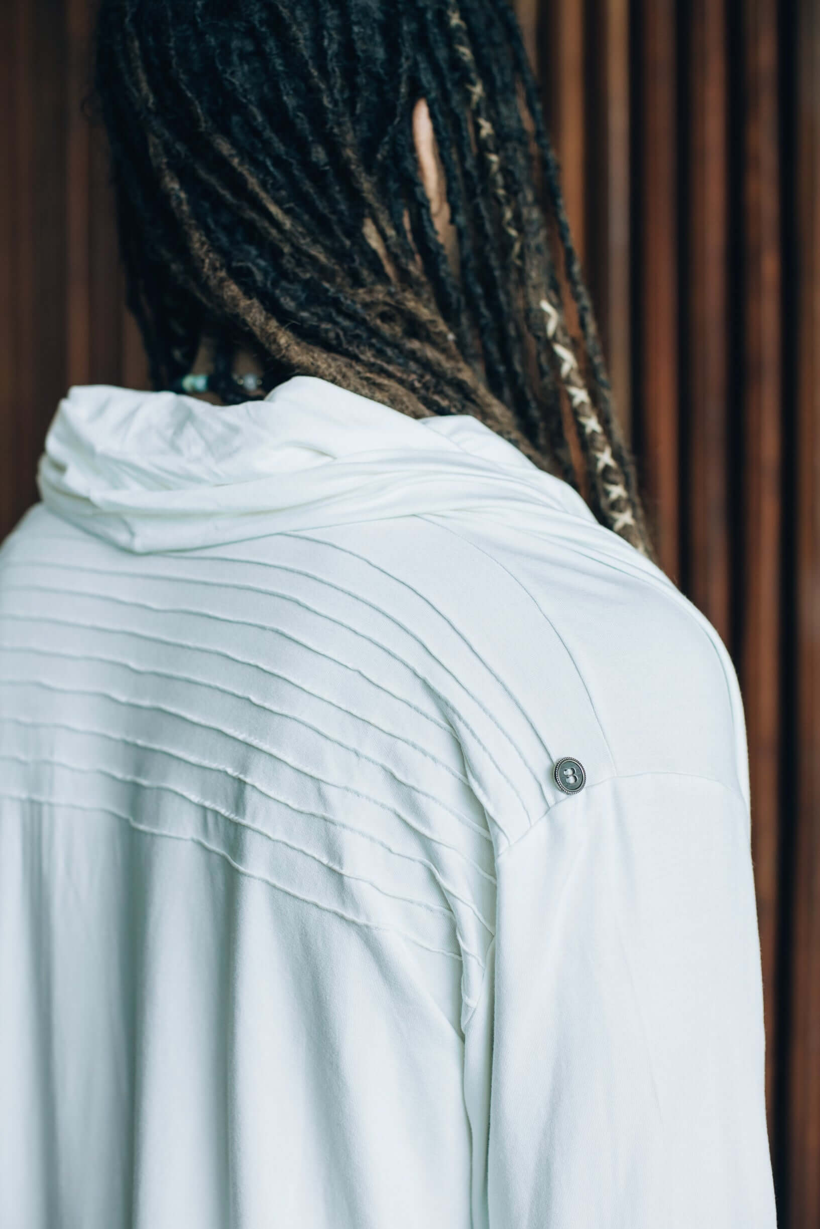 VALO Design Hoodies KUU – A unique hooded vest made from 97% eco-friendly bamboo and 3% spandex. Ultra-soft and breathable, it feels like a second skin.