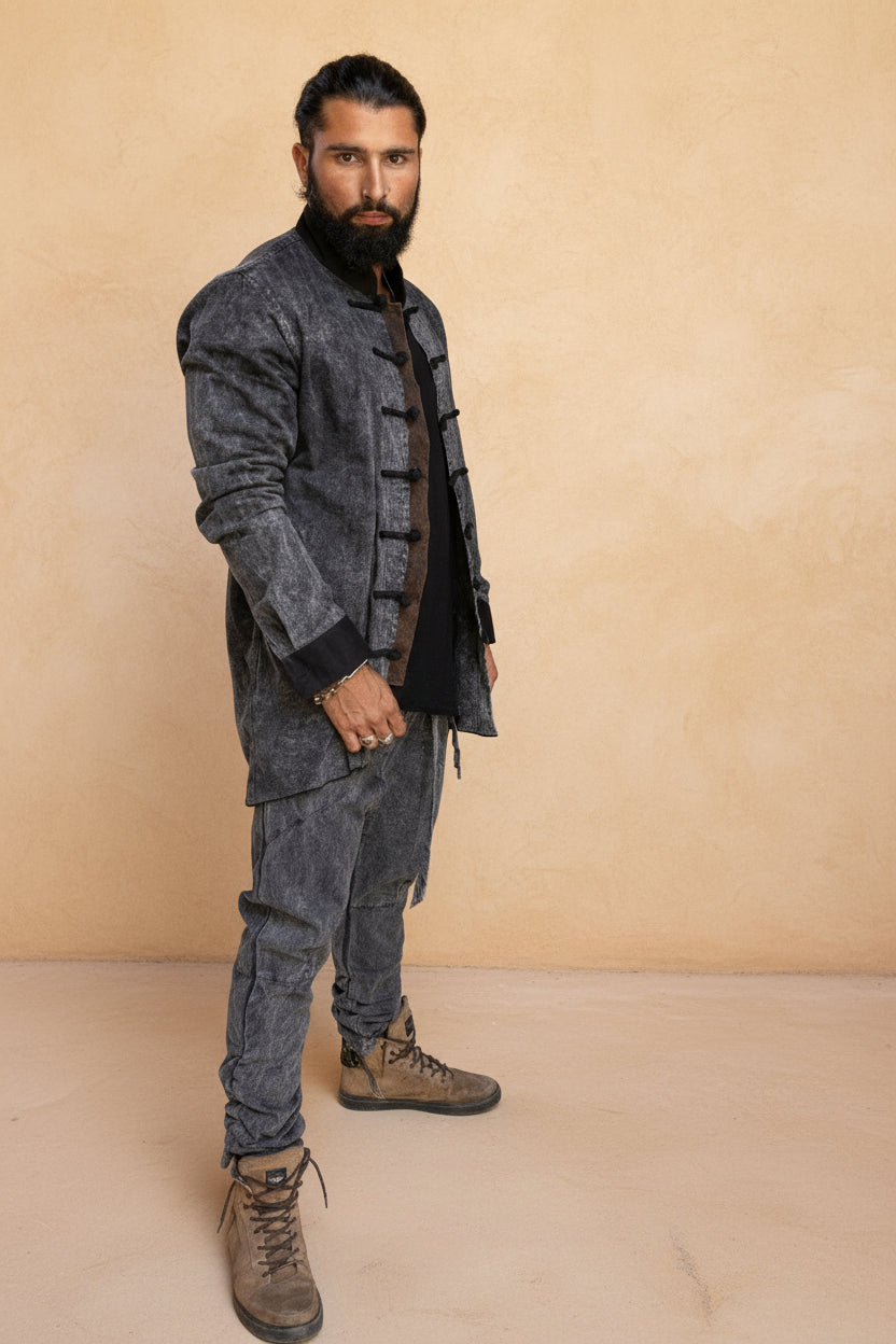VALO Design Jackets SHAOLIN – Detailed craftsmanship with unique hand-knotted buttons, a timeless oriental boho style. Stonewashed smooth cotton body with convenient pockets for your essentials.