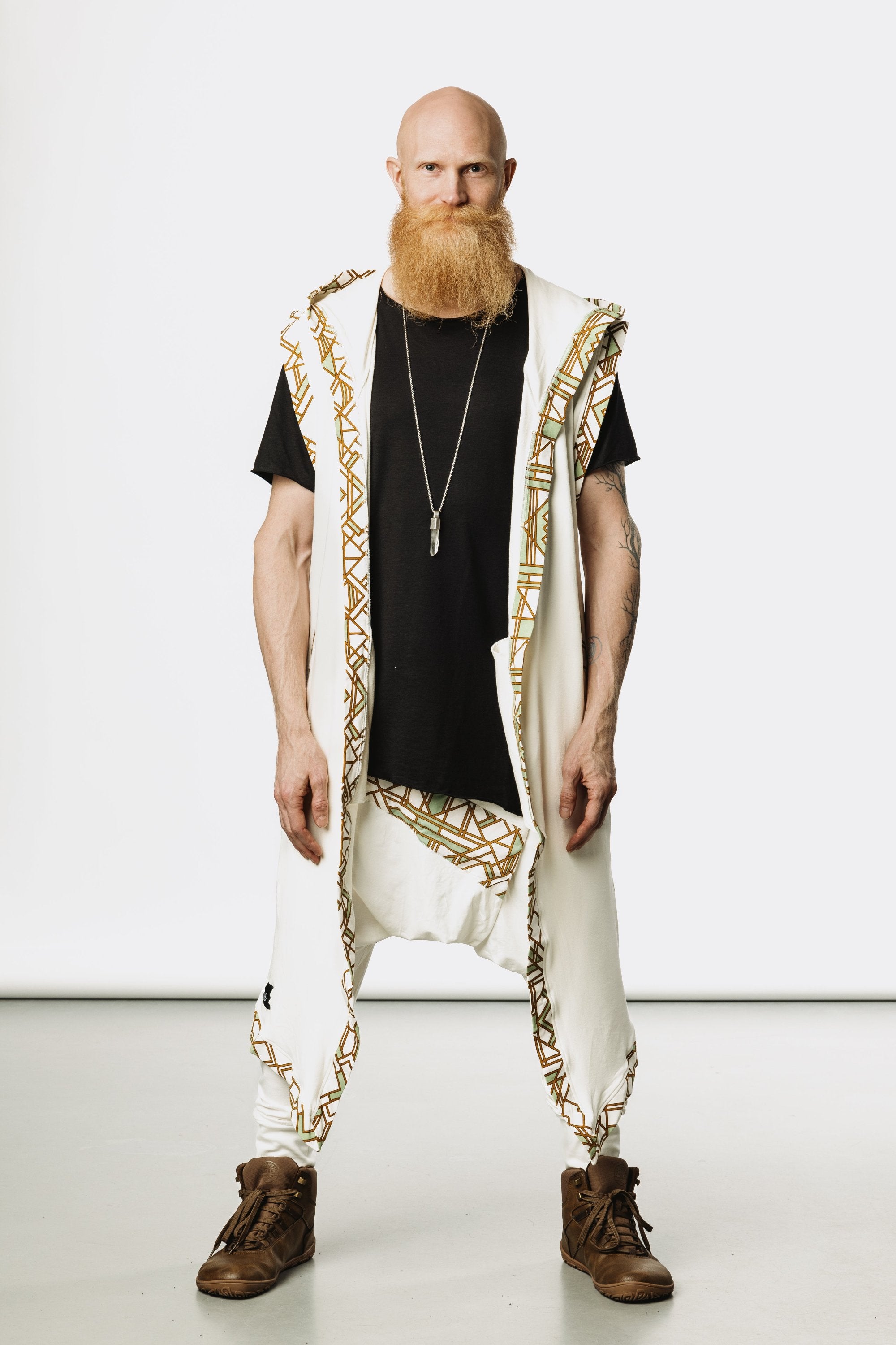 VALO Design Cape TAIKA WARRIOR – A striking hooded cape inspired by the Warrior of Light, crafted from exceptionally resilient and durable fabric.