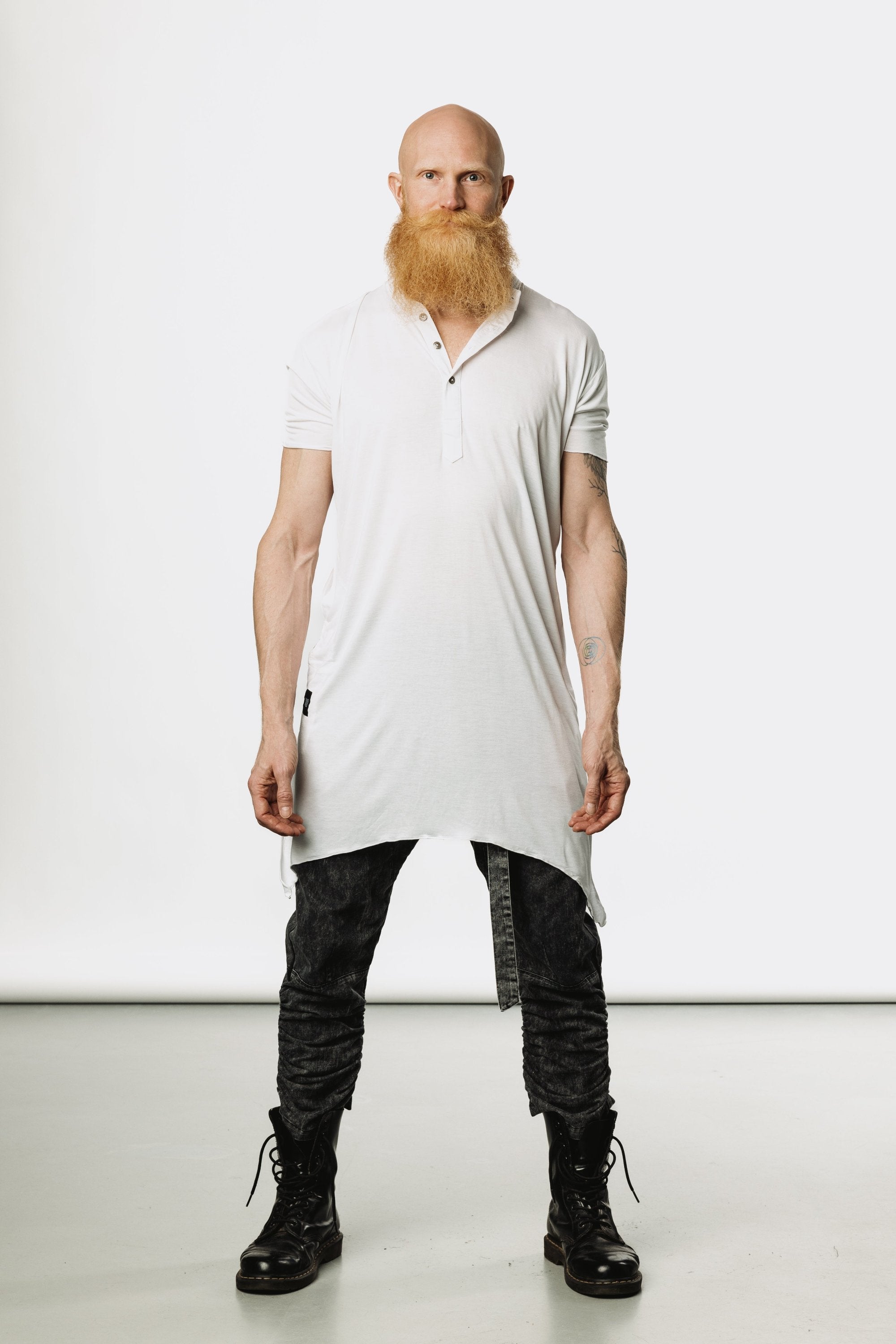 VALO Design Clothing KURTAN - Bamboo oversize tee with top button up and asymmetric side cuts