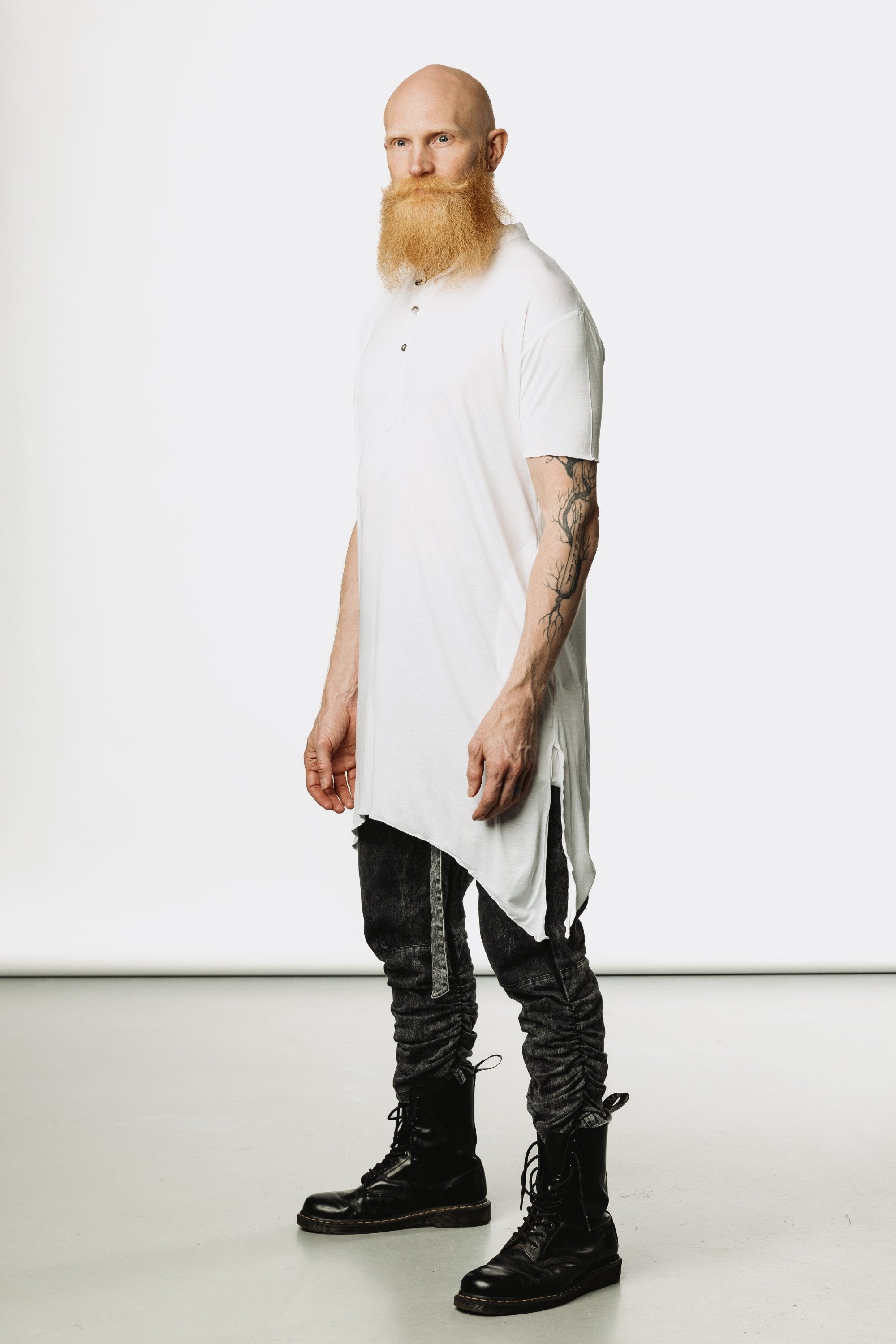 VALO Design Clothing KURTAN - Bamboo oversize tee with top button up and asymmetric side cuts