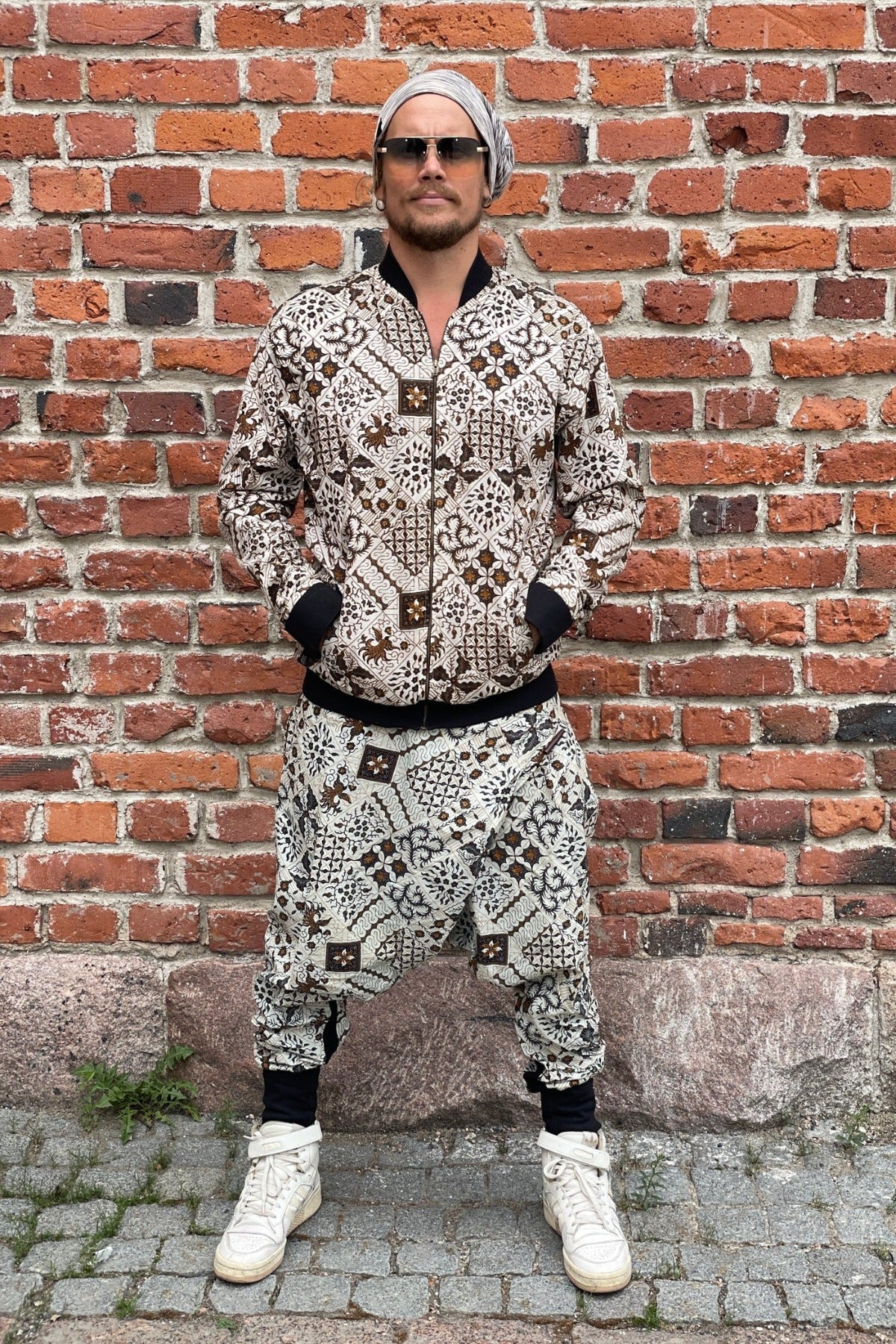 Valo Bomber - White Batik