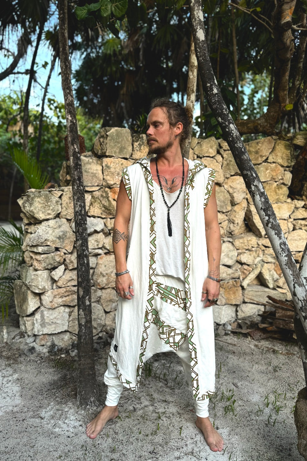 VALO Design Cape TAIKA WARRIOR – A striking hooded cape inspired by the Warrior of Light, crafted from exceptionally resilient and durable fabric.