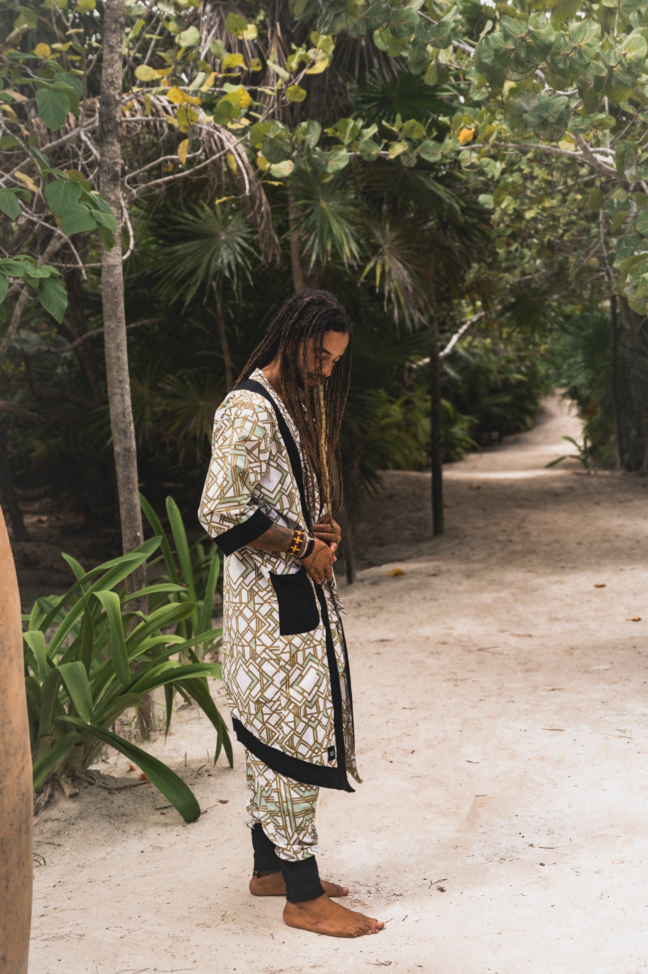 VALO Design Kimono VALO Spirit - An impressive and elegant long 100% cotton kimono cardigan with half sleeves