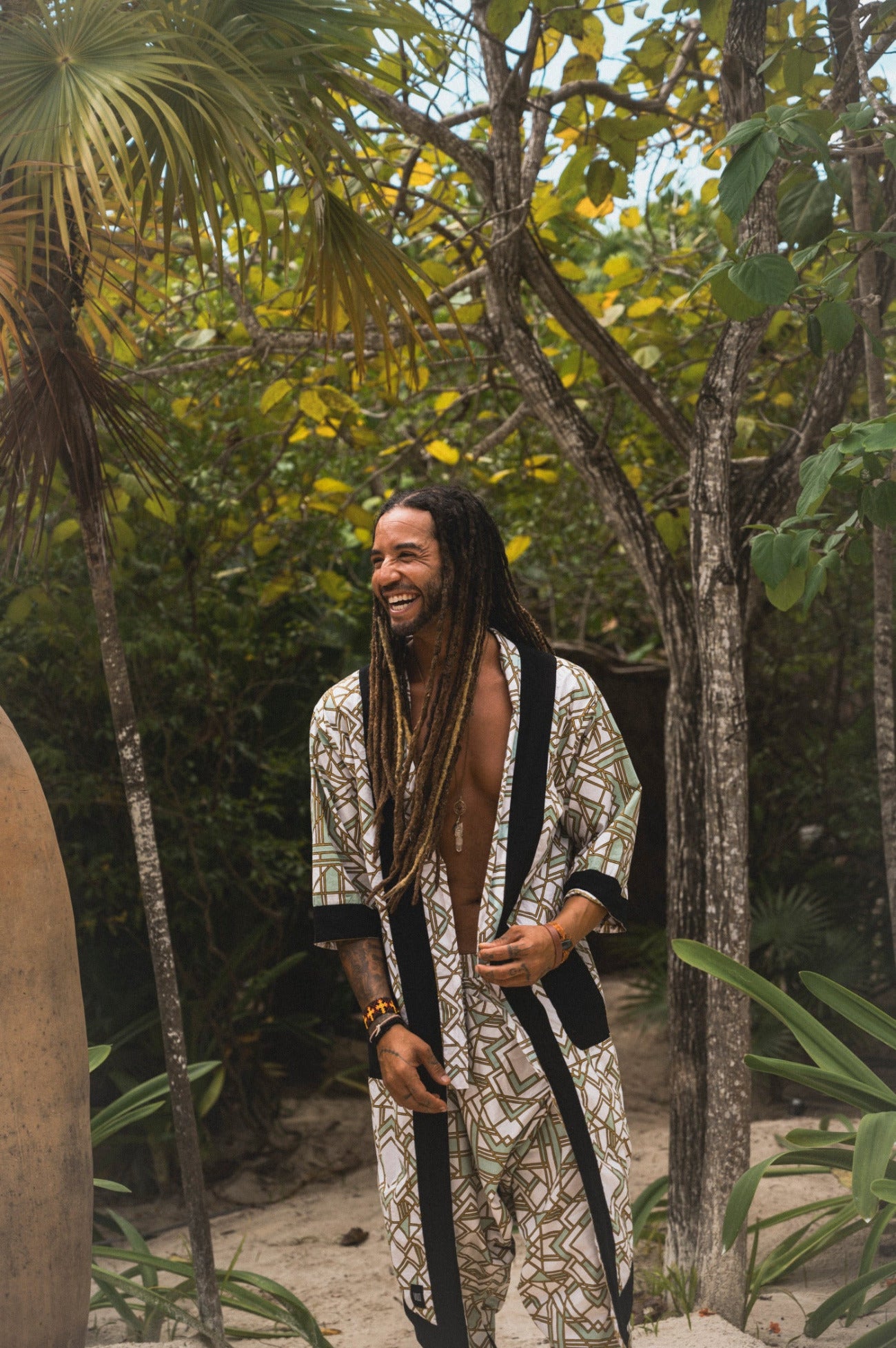 VALO Design Kimono VALO Spirit - An impressive and elegant long 100% cotton kimono cardigan with half sleeves