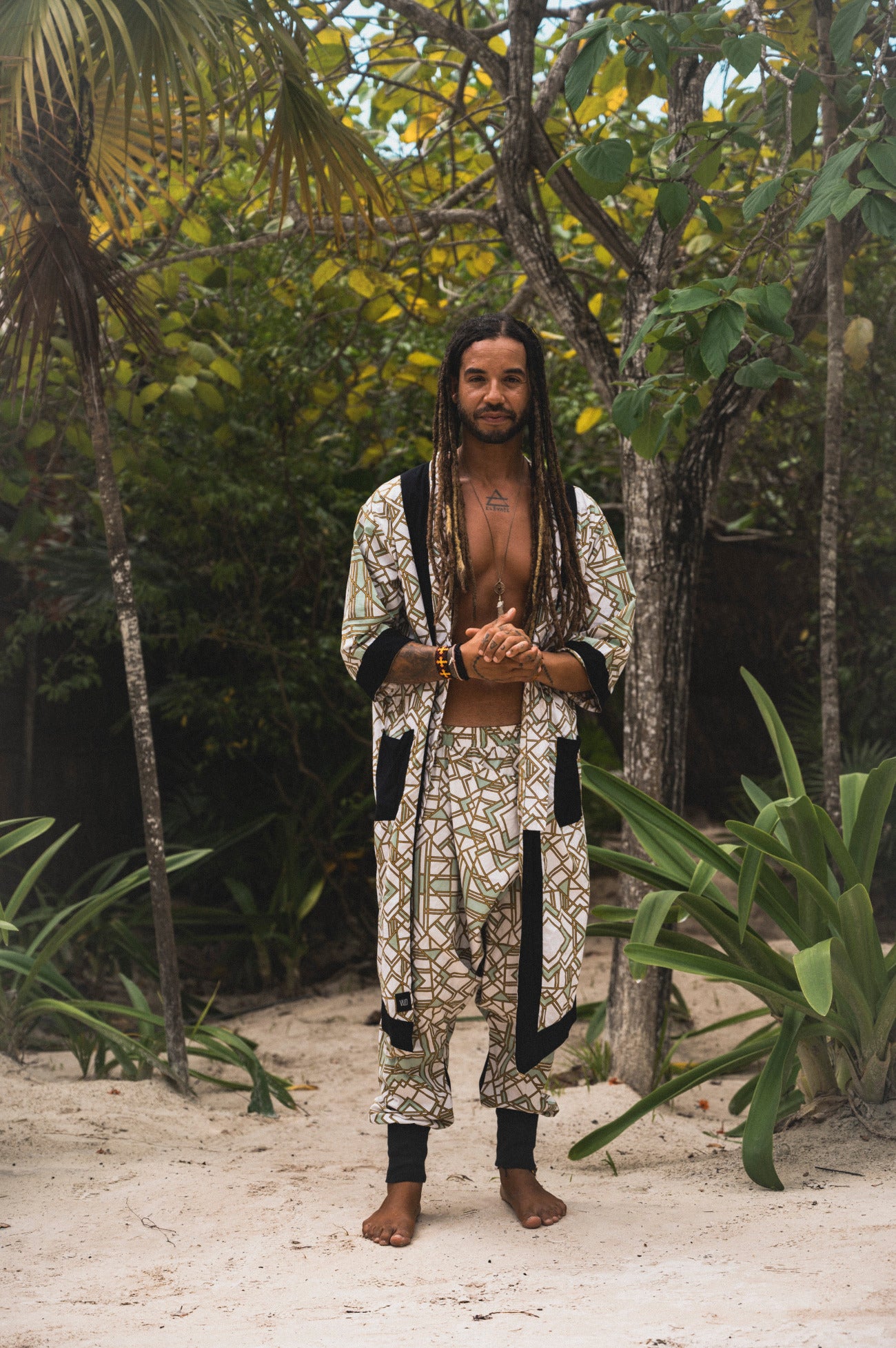 VALO Design Kimono VALO Spirit - An impressive and elegant long 100% cotton kimono cardigan with half sleeves