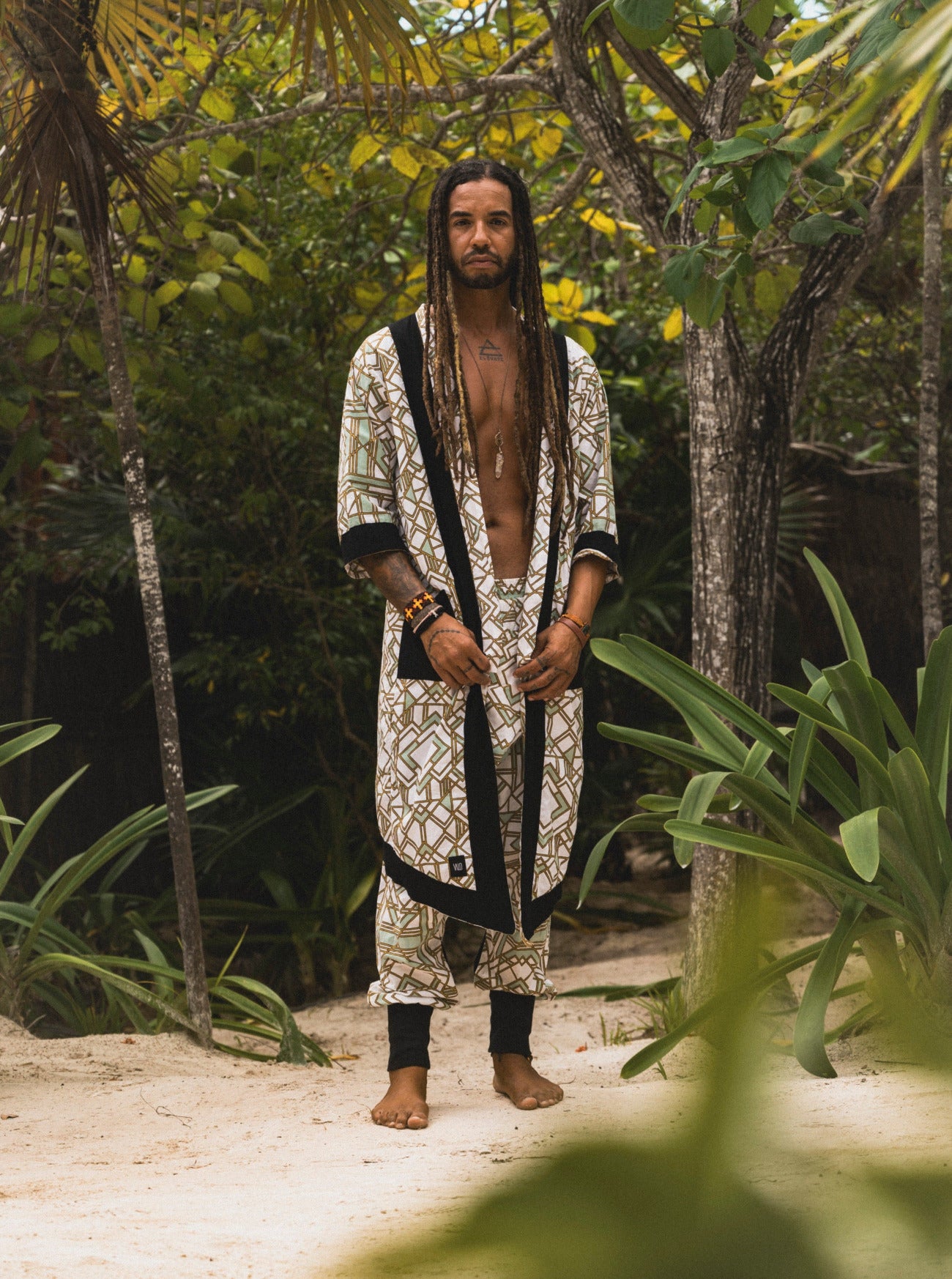 VALO Design Kimono VALO Spirit - An impressive and elegant long 100% cotton kimono cardigan with half sleeves