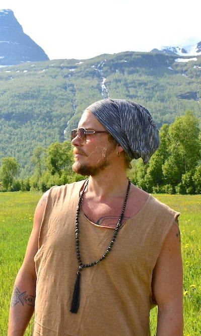 VALO Design PIPO – Ultra-soft cotton beanie with a smooth bamboo lining for exceptional comfort. Stylish, breathable, and perfect for any season.