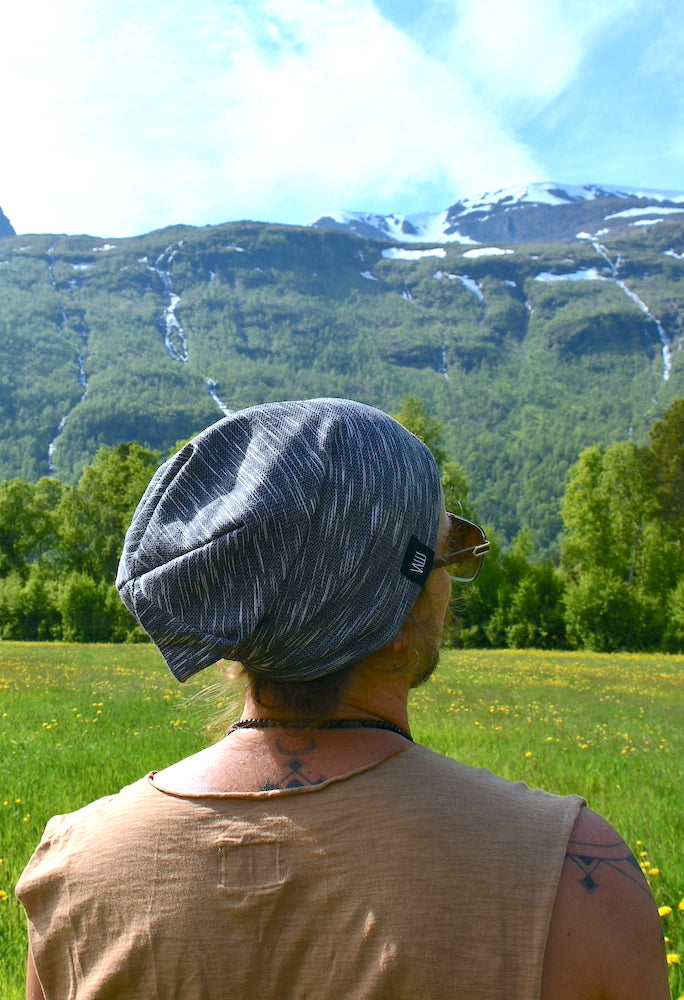 VALO Design PIPO – Ultra-soft cotton beanie with a smooth bamboo lining for exceptional comfort. Stylish, breathable, and perfect for any season.