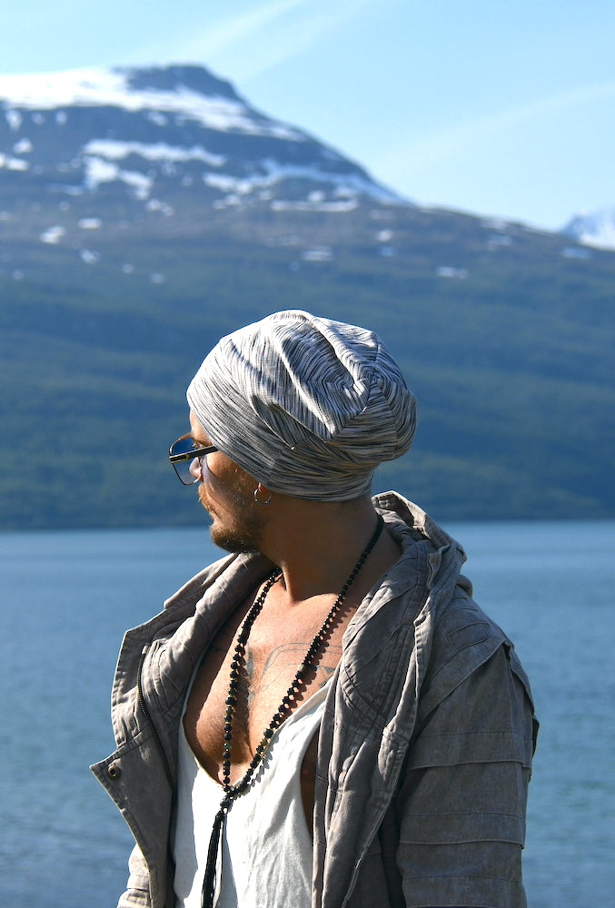 VALO Design PIPO – Ultra-soft cotton beanie with a smooth bamboo lining for exceptional comfort. Stylish, breathable, and perfect for any season.