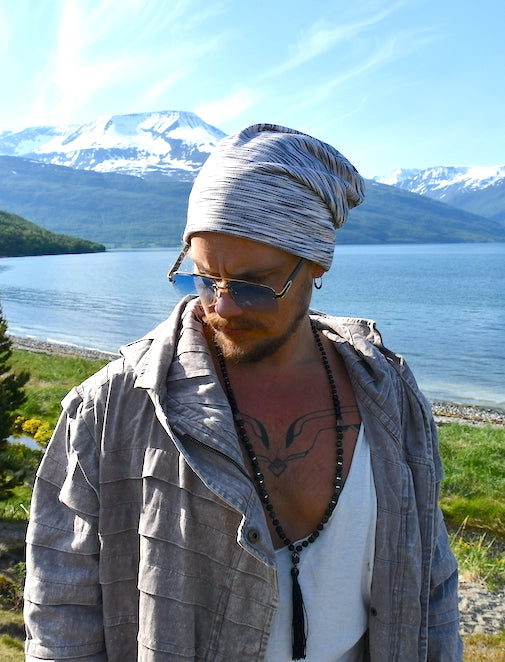 VALO Design PIPO – Ultra-soft cotton beanie with a smooth bamboo lining for exceptional comfort. Stylish, breathable, and perfect for any season.