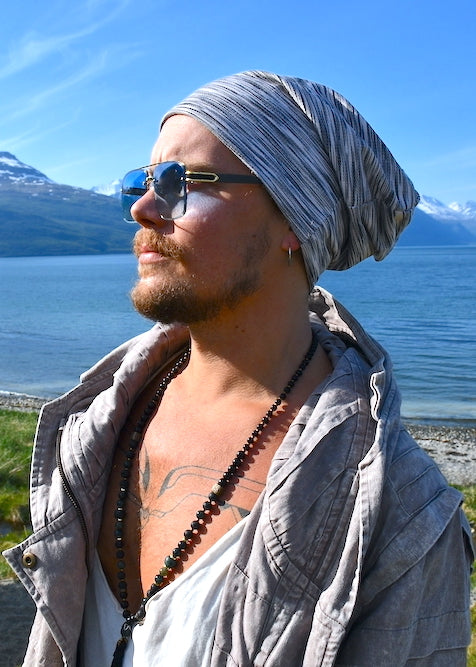 VALO Design PIPO – Ultra-soft cotton beanie with a smooth bamboo lining for exceptional comfort. Stylish, breathable, and perfect for any season.