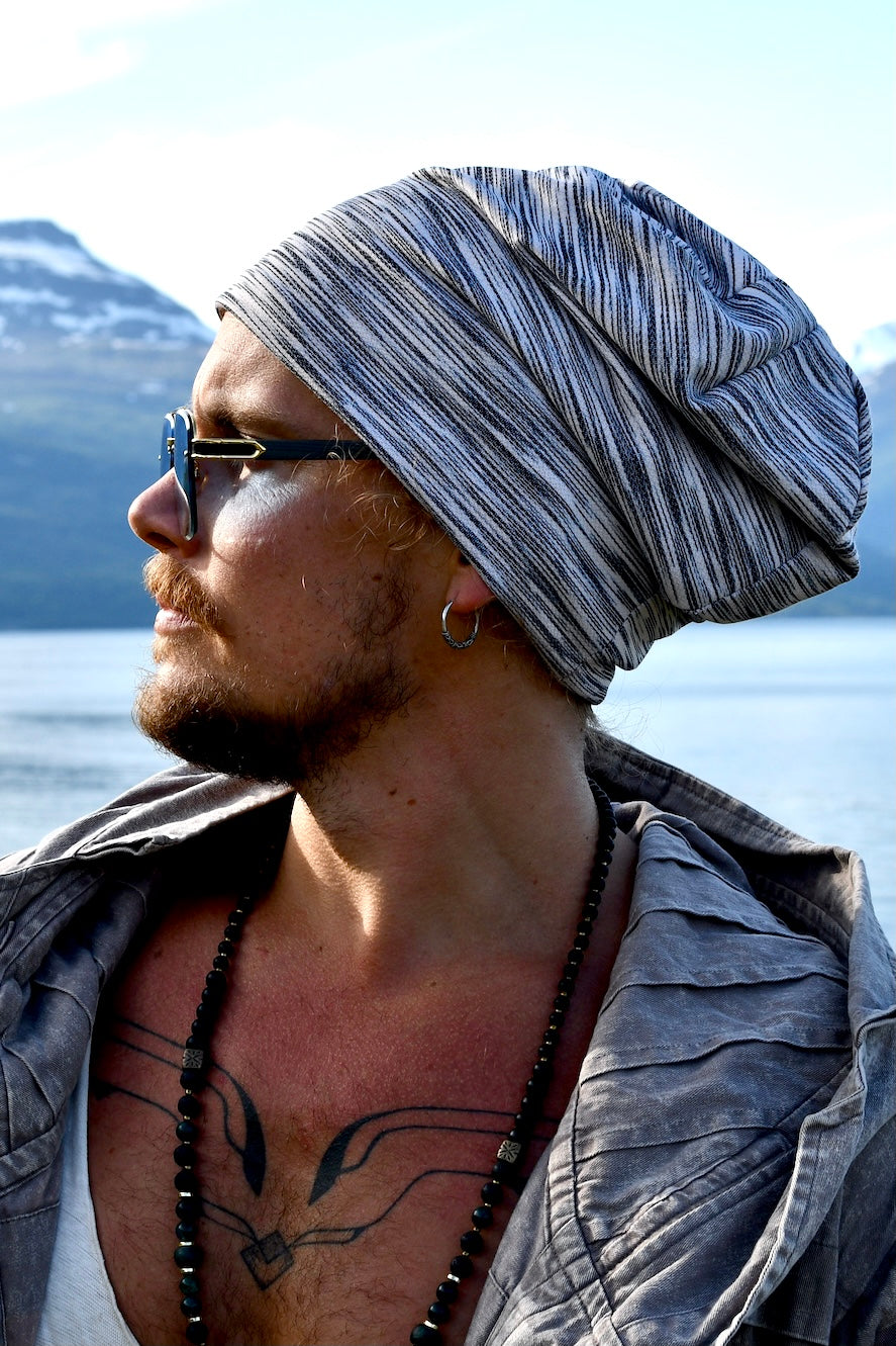 VALO Design PIPO – Ultra-soft cotton beanie with a smooth bamboo lining for exceptional comfort. Stylish, breathable, and perfect for any season.