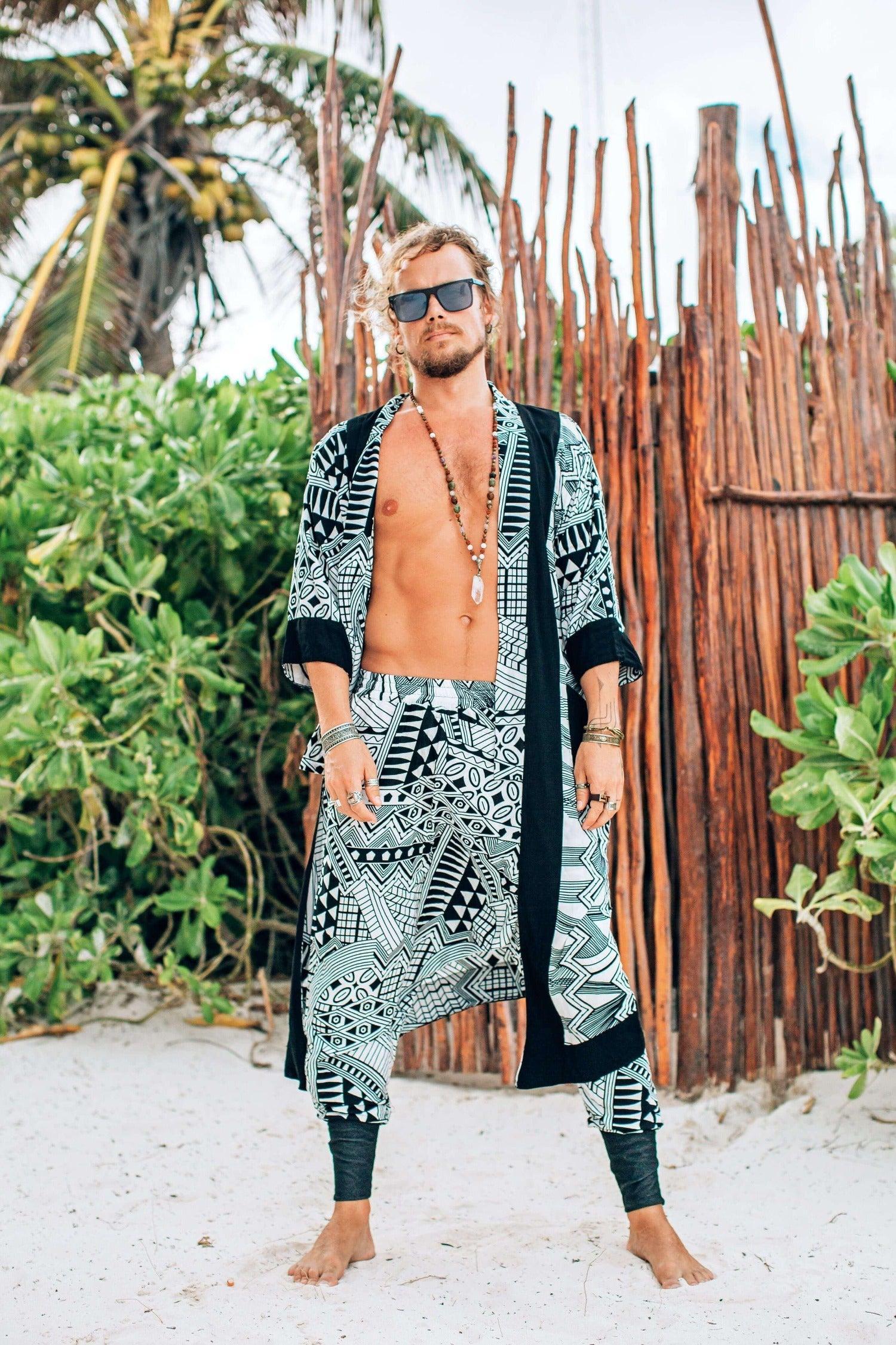 VALO Design Pants BALI SPIRIT NINJA Tribal – Unique drop-crotch pants featuring an oriental print pattern. The asymmetrically cut crotch creates a distinctive, fitted look while allowing a full range of movement. Perfect for pairing with boho-style outfits.