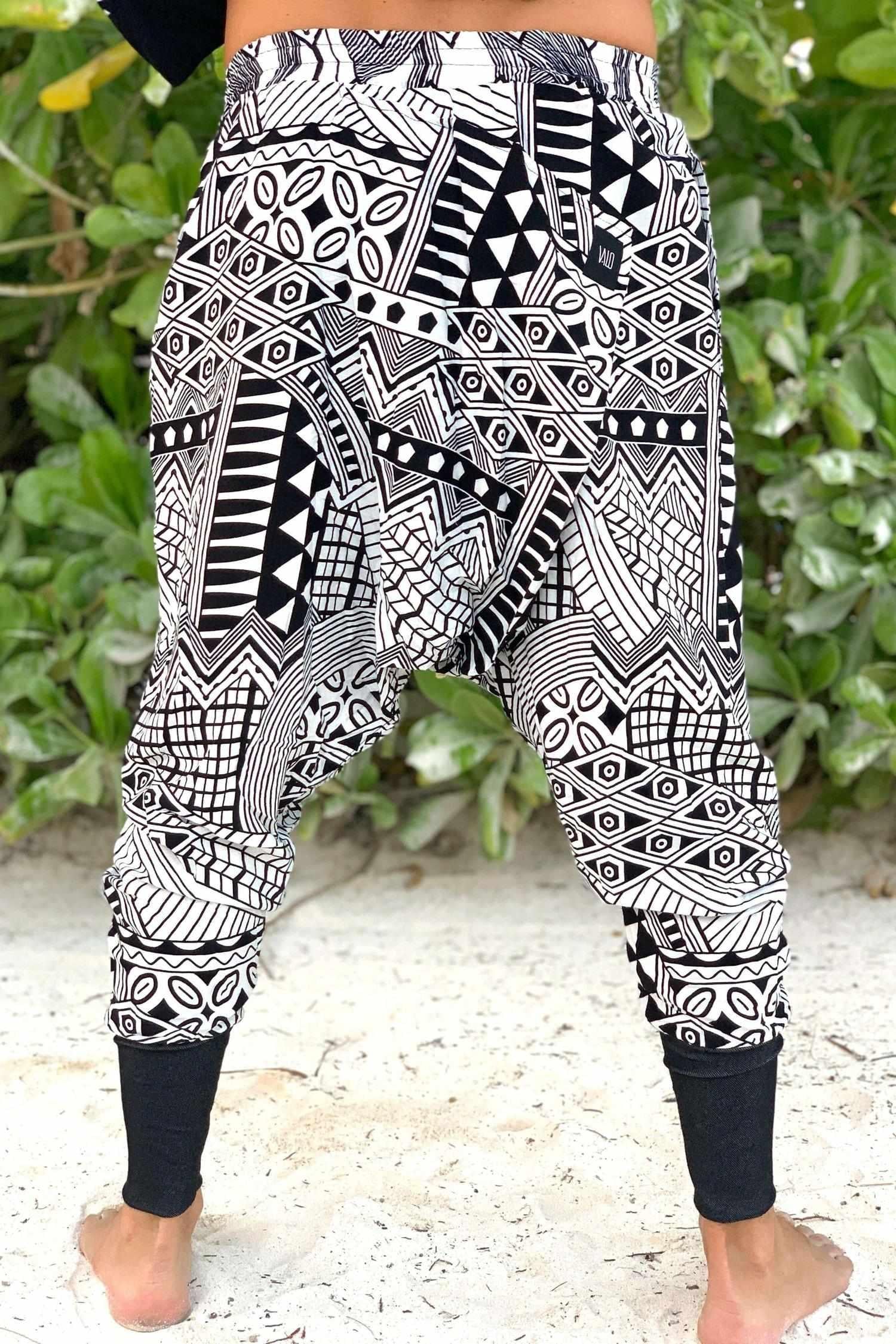 VALO Design Pants BALI SPIRIT NINJA Tribal – Unique drop-crotch pants featuring an oriental print pattern. The asymmetrically cut crotch creates a distinctive, fitted look while allowing a full range of movement. Perfect for pairing with boho-style outfits.