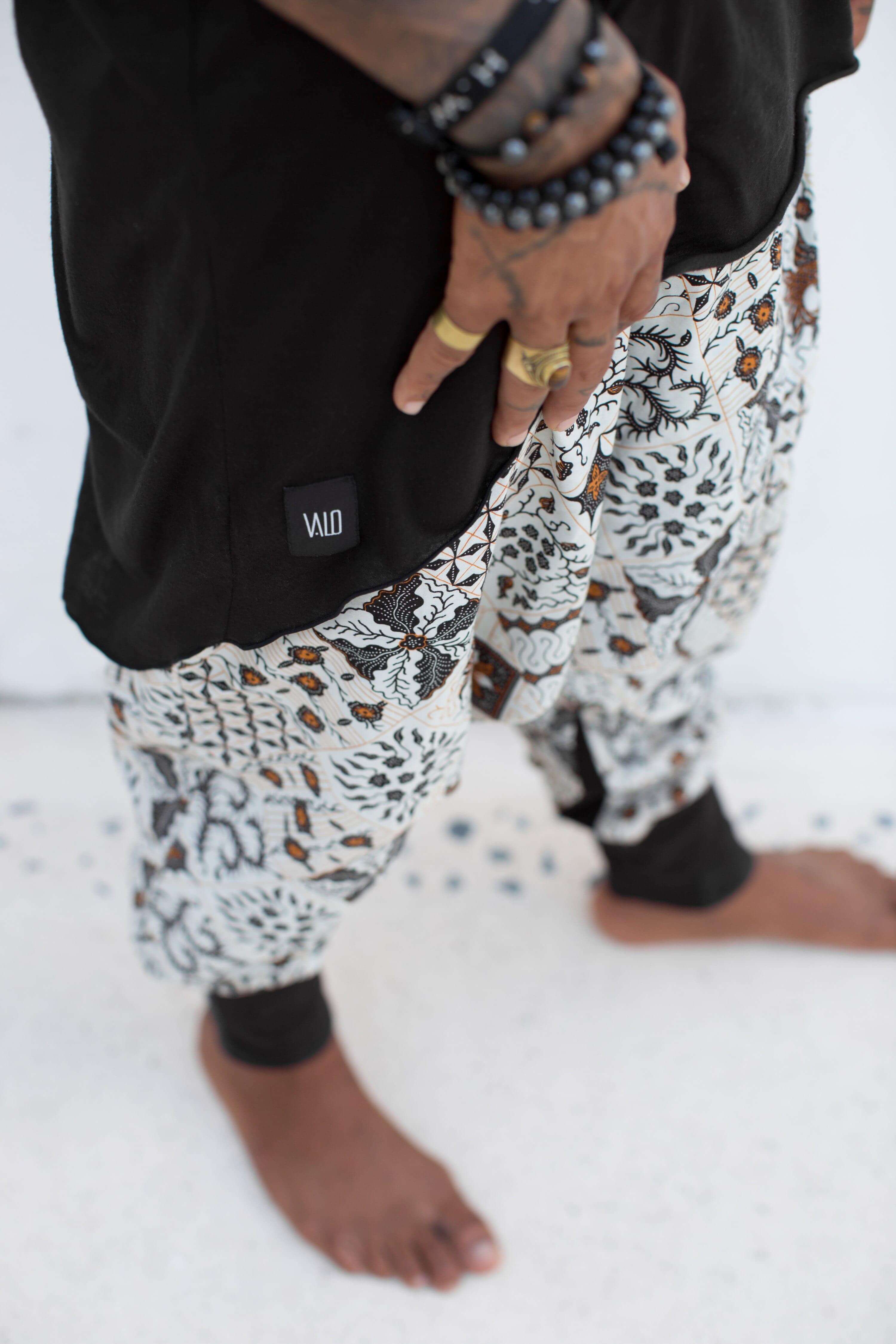 VALO Design BALI SPIRIT NINJA White Batik - Comfortable & stylish cotton print harem pants