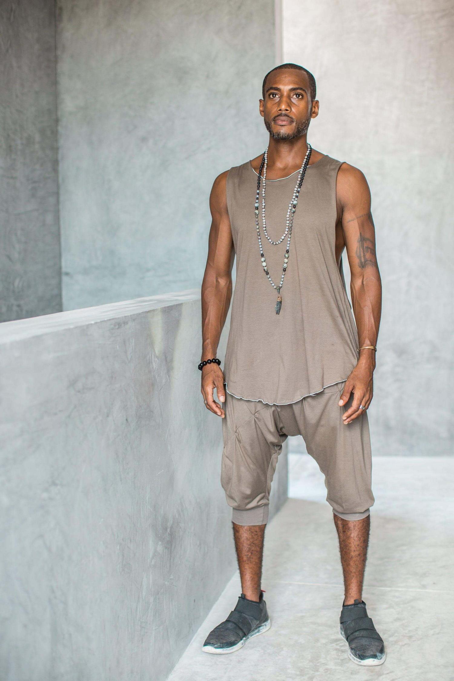 VALO Design Capris DUNE – Lightweight and comfortable harem-style drop-crotch shorts, offering a natural, airy feel that fits like a second skin—perfect for summer