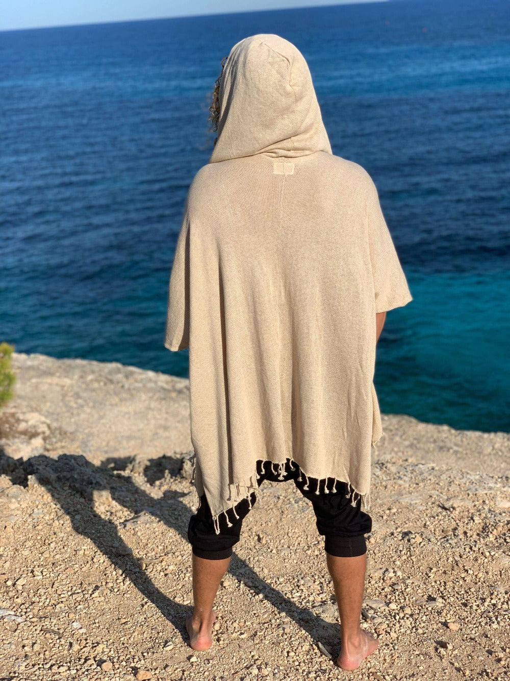 VALO Design Capes GERONIMO – A hooded cotton kimono cardigan poncho with wide armholes and a spacious back, designed to fit all sizes. Features a large hood and a long, cape-like silhouette