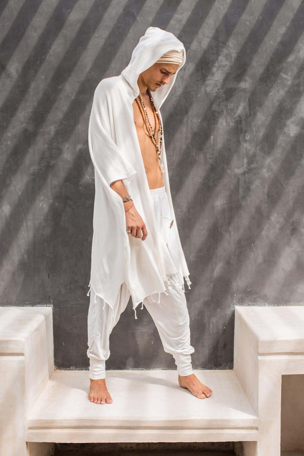 VALO Design Capes GERONIMO – A hooded cotton kimono cardigan poncho with wide armholes and a spacious back, designed to fit all sizes. Features a large hood and a long, cape-like silhouette