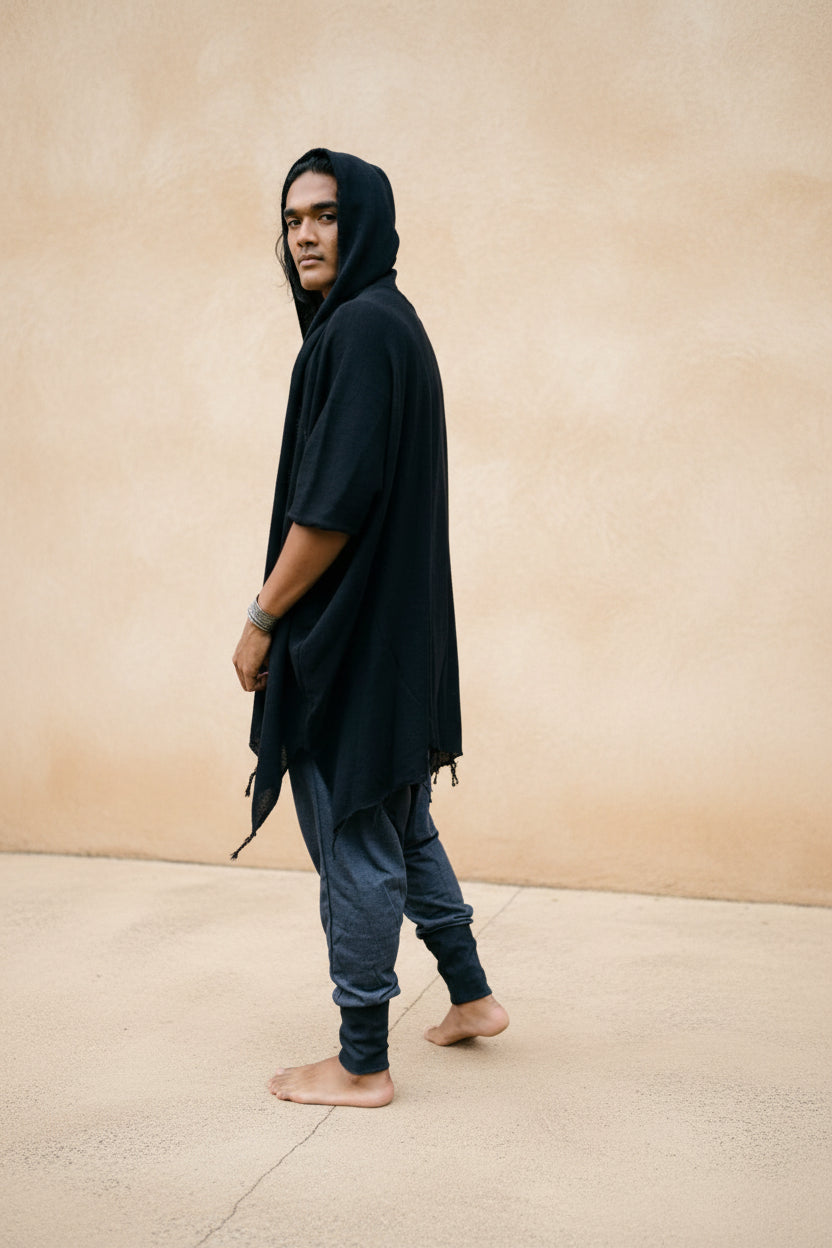 VALO Design Capes GERONIMO – A hooded cotton kimono cardigan poncho with wide armholes and a spacious back, designed to fit all sizes. Features a large hood and a long, cape-like silhouette