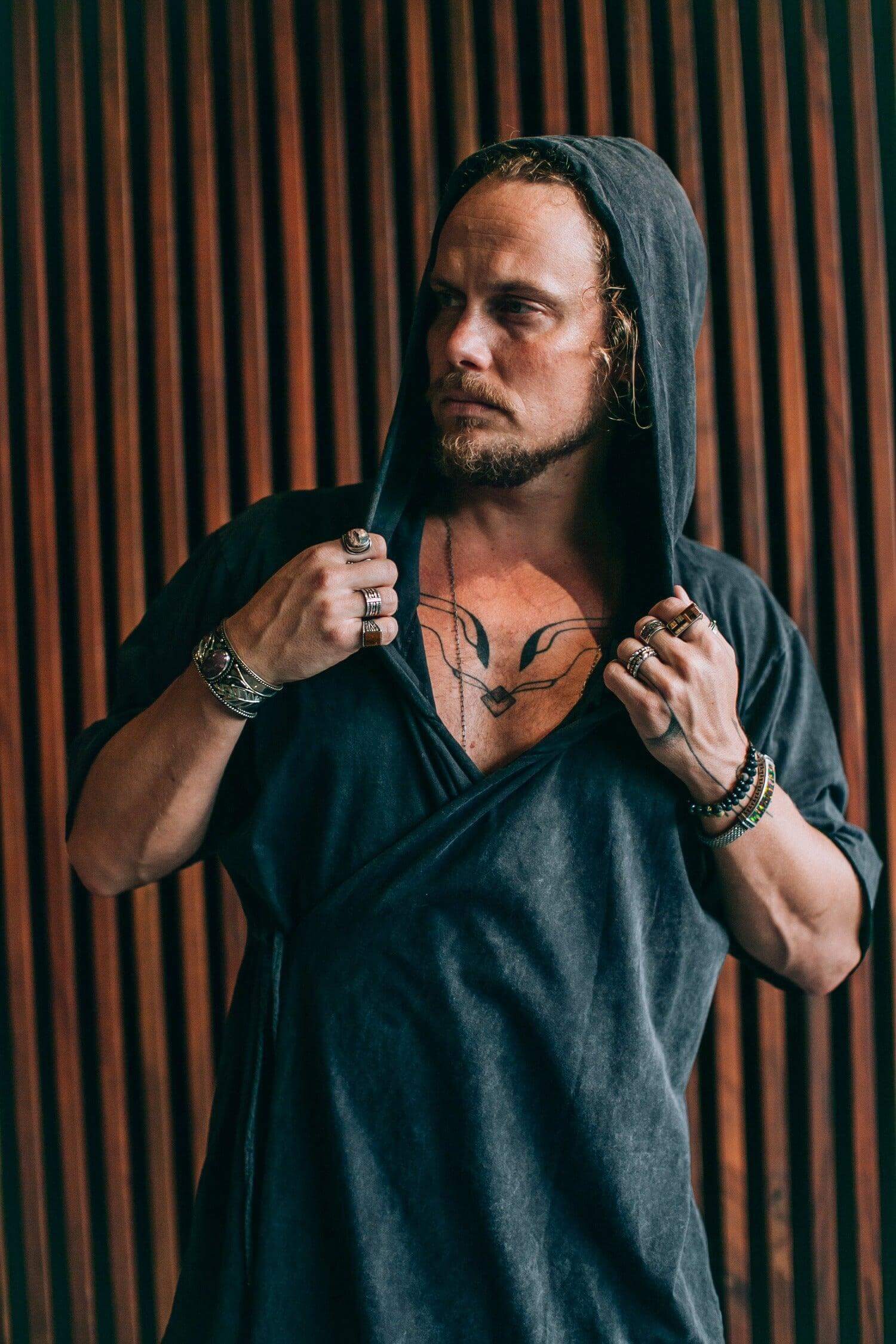 VALO Design Clothing Capes HANZO Black - Japanese style hooded bamboo Kimono Top