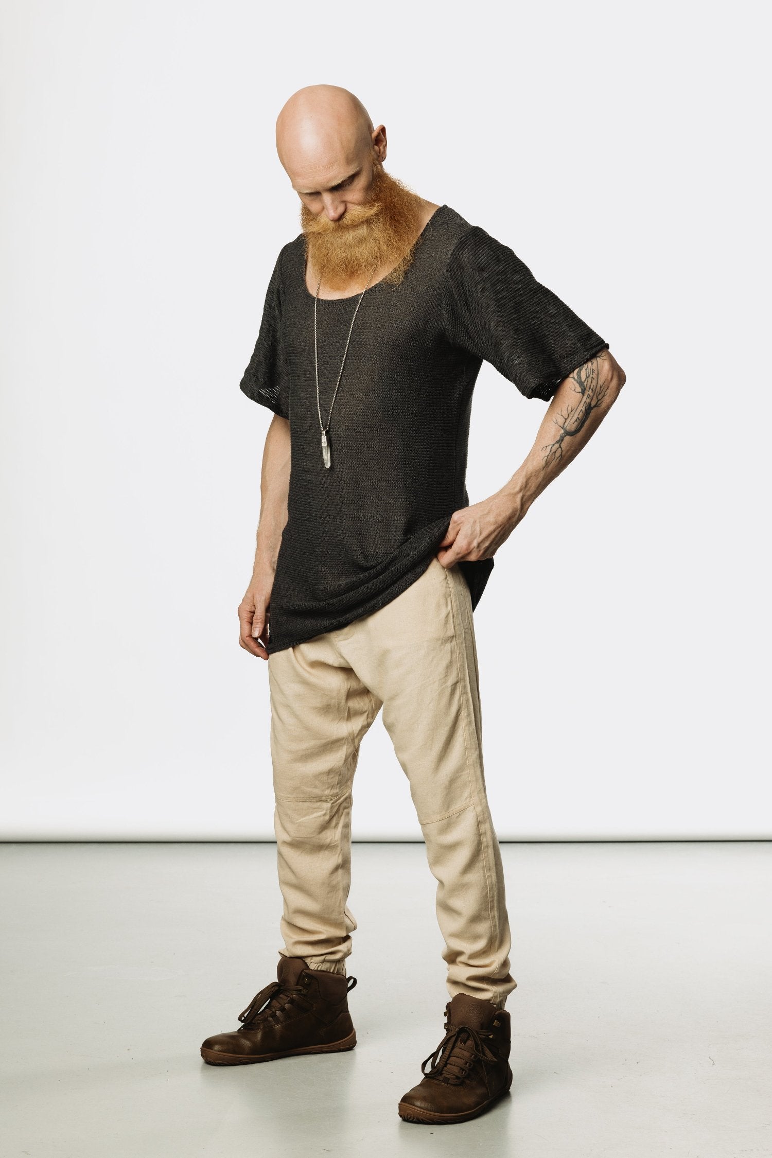 VALO Design Shirt HIHA TEE KNIT – A perfectly loose-fit oversized 3/4 sleeve round-neck tee, crafted with high-quality artisanal craftsmanship. Made from 100% natural cotton yarn, hand-knit into a standout style with a diagonal-cut bottom.