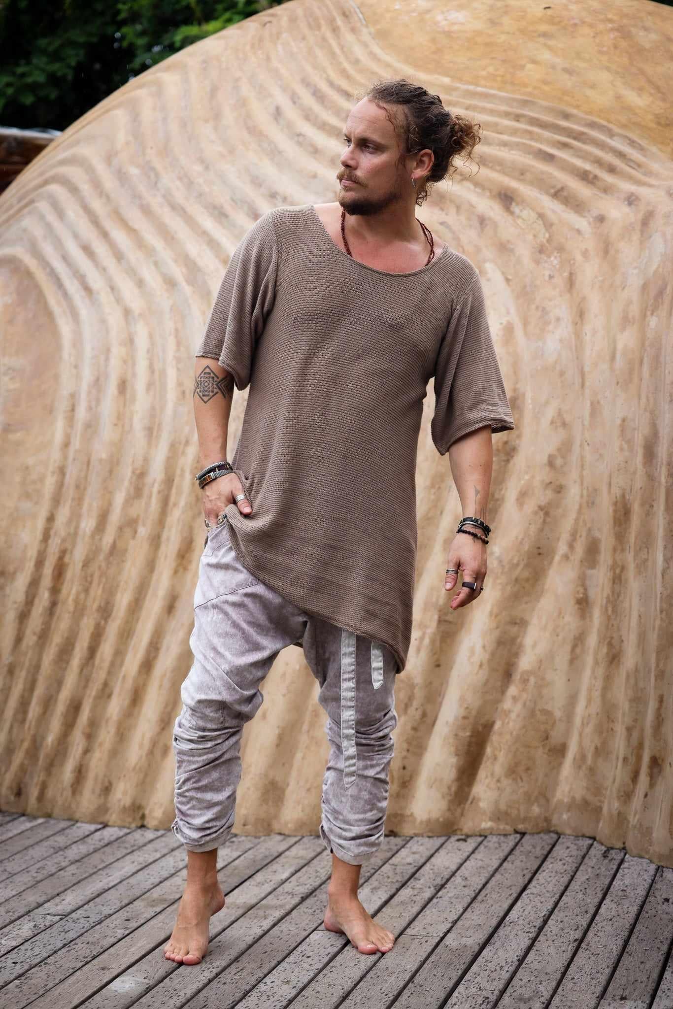 VALO Design Shirt HIHA TEE KNIT – A perfectly loose-fit oversized 3/4 sleeve round-neck tee, crafted with high-quality artisanal craftsmanship. Made from 100% natural cotton yarn, hand-knit into a standout style with a diagonal-cut bottom.