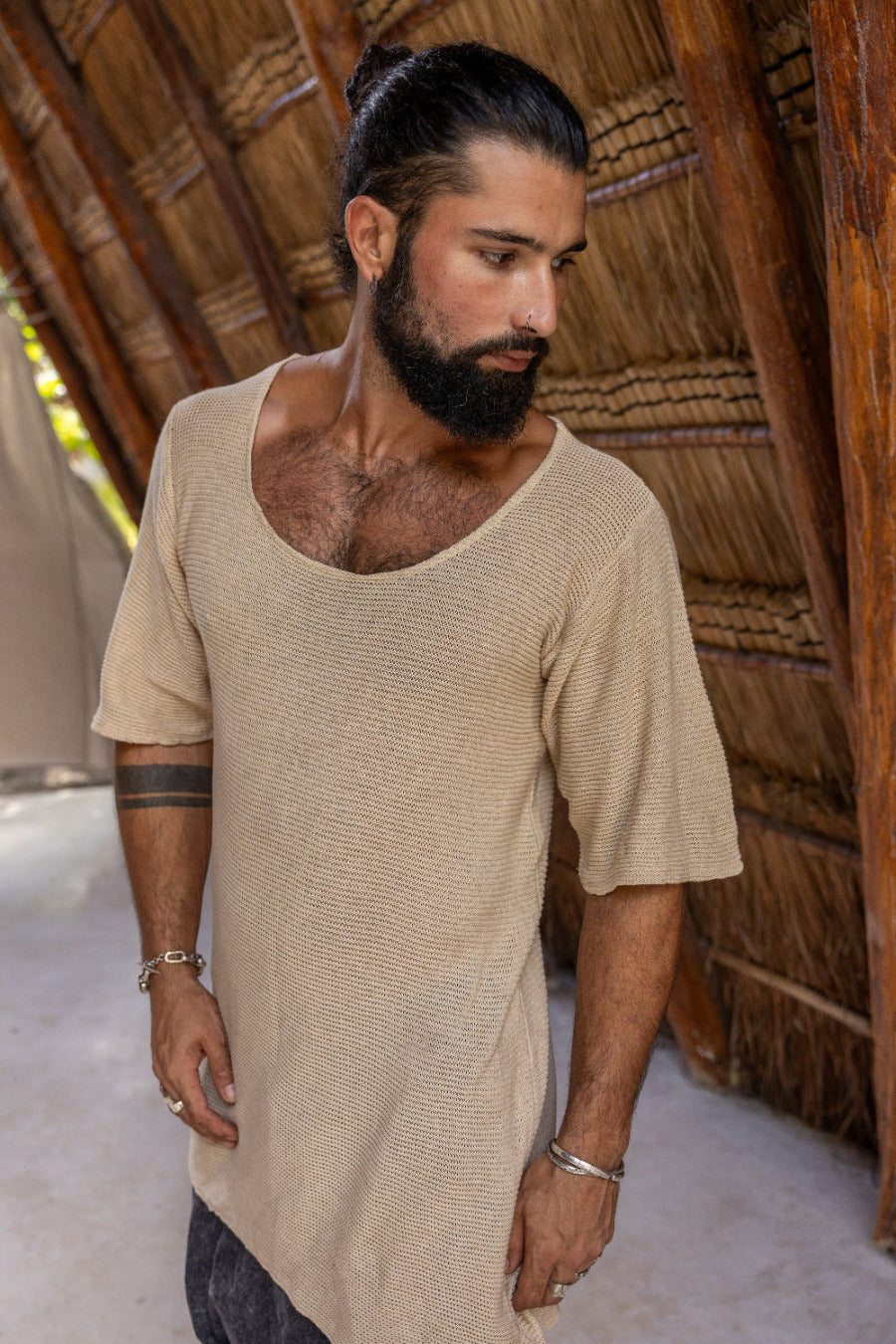 VALO Design Shirt HIHA TEE KNIT – A perfectly loose-fit oversized 3/4 sleeve round-neck tee, crafted with high-quality artisanal craftsmanship. Made from 100% natural cotton yarn, hand-knit into a standout style with a diagonal-cut bottom.