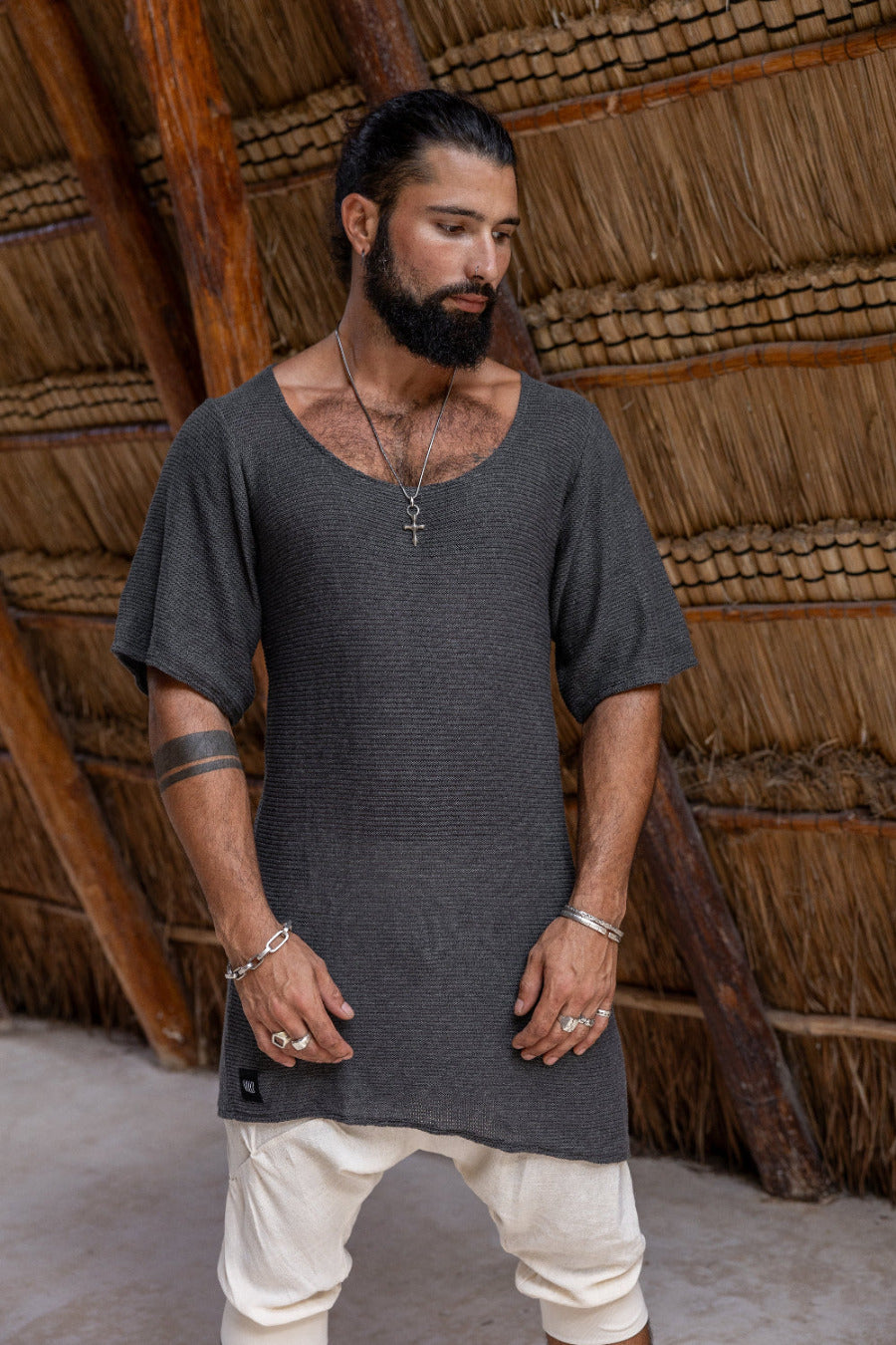 VALO Design Shirt HIHA TEE KNIT – A perfectly loose-fit oversized 3/4 sleeve round-neck tee, crafted with high-quality artisanal craftsmanship. Made from 100% natural cotton yarn, hand-knit into a standout style with a diagonal-cut bottom.