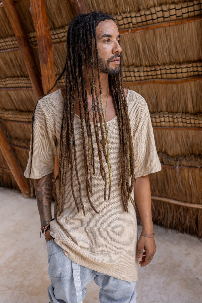 VALO Design Shirt HIHA TEE KNIT – A perfectly loose-fit oversized 3/4 sleeve round-neck tee, crafted with high-quality artisanal craftsmanship. Made from 100% natural cotton yarn, hand-knit into a standout style with a diagonal-cut bottom.