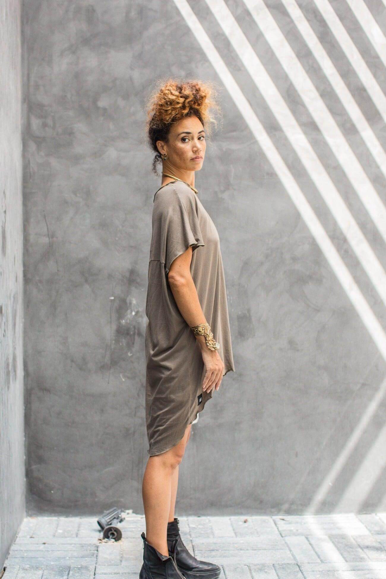 ISO - loose and comfortable asymmetric oversized t-shirt cropped top - VALO Design Clothing