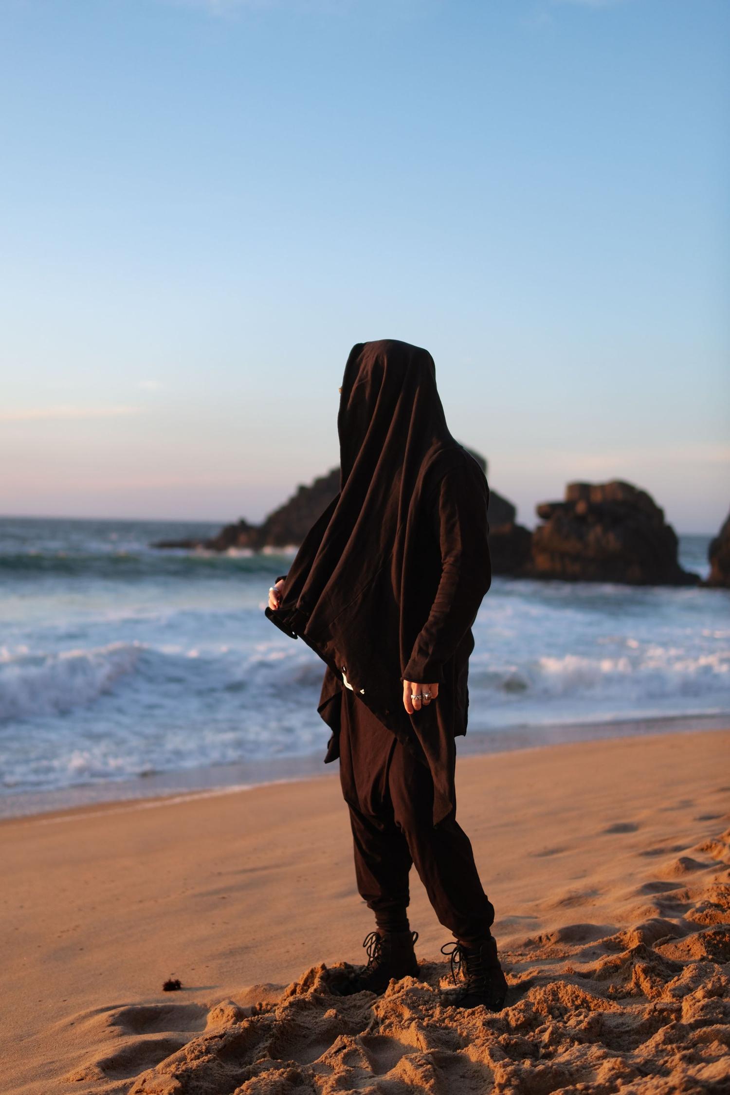 KENOBI Obsidian Black - Stylish Jedi Style Long-sleeve Hoodie Robe