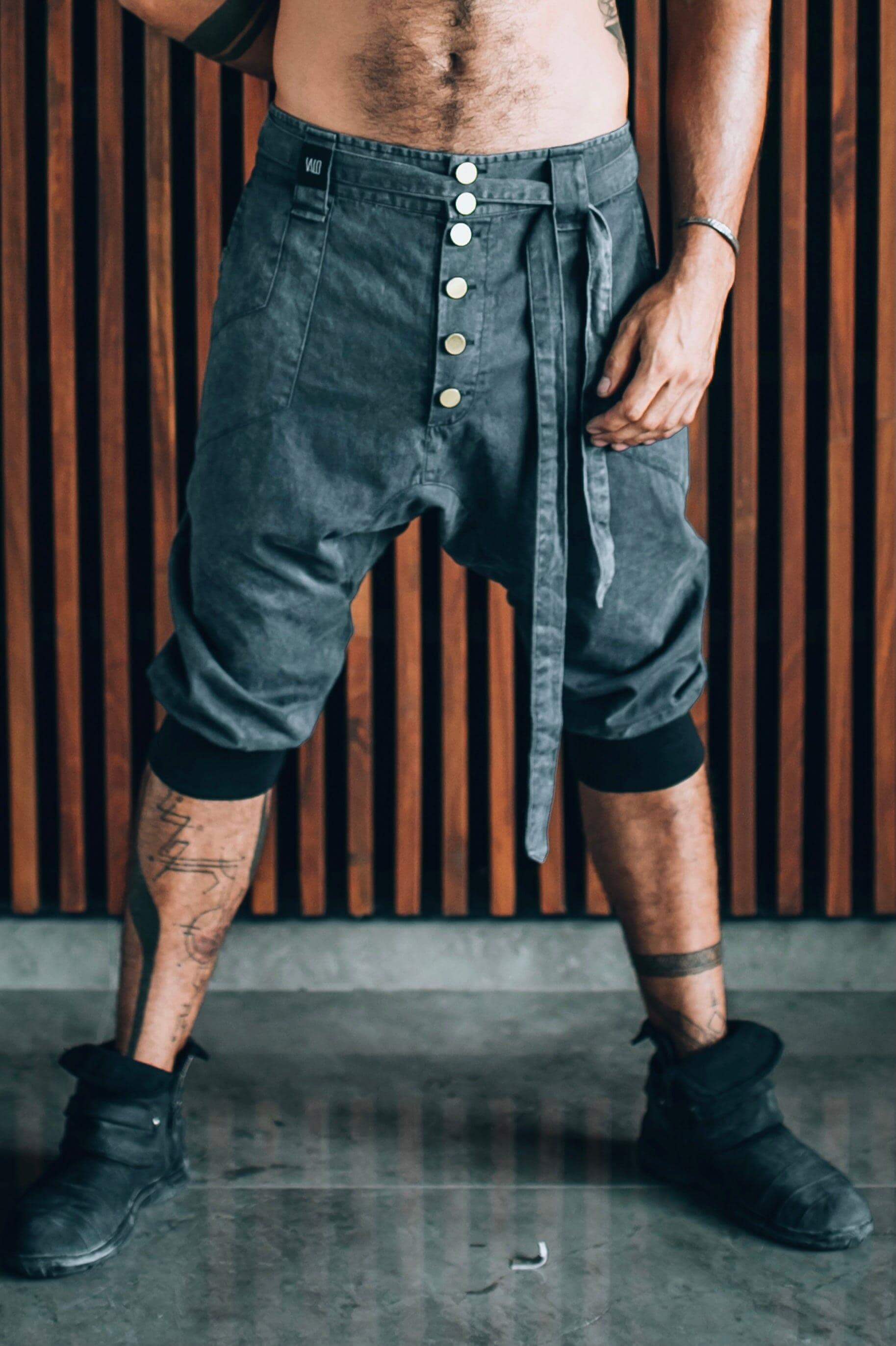 VALO Design Clothing Capris KIVI CAPRI – Crafted from high-quality 100% cotton tipis with a stonewashed effect for a unique look and superior softness