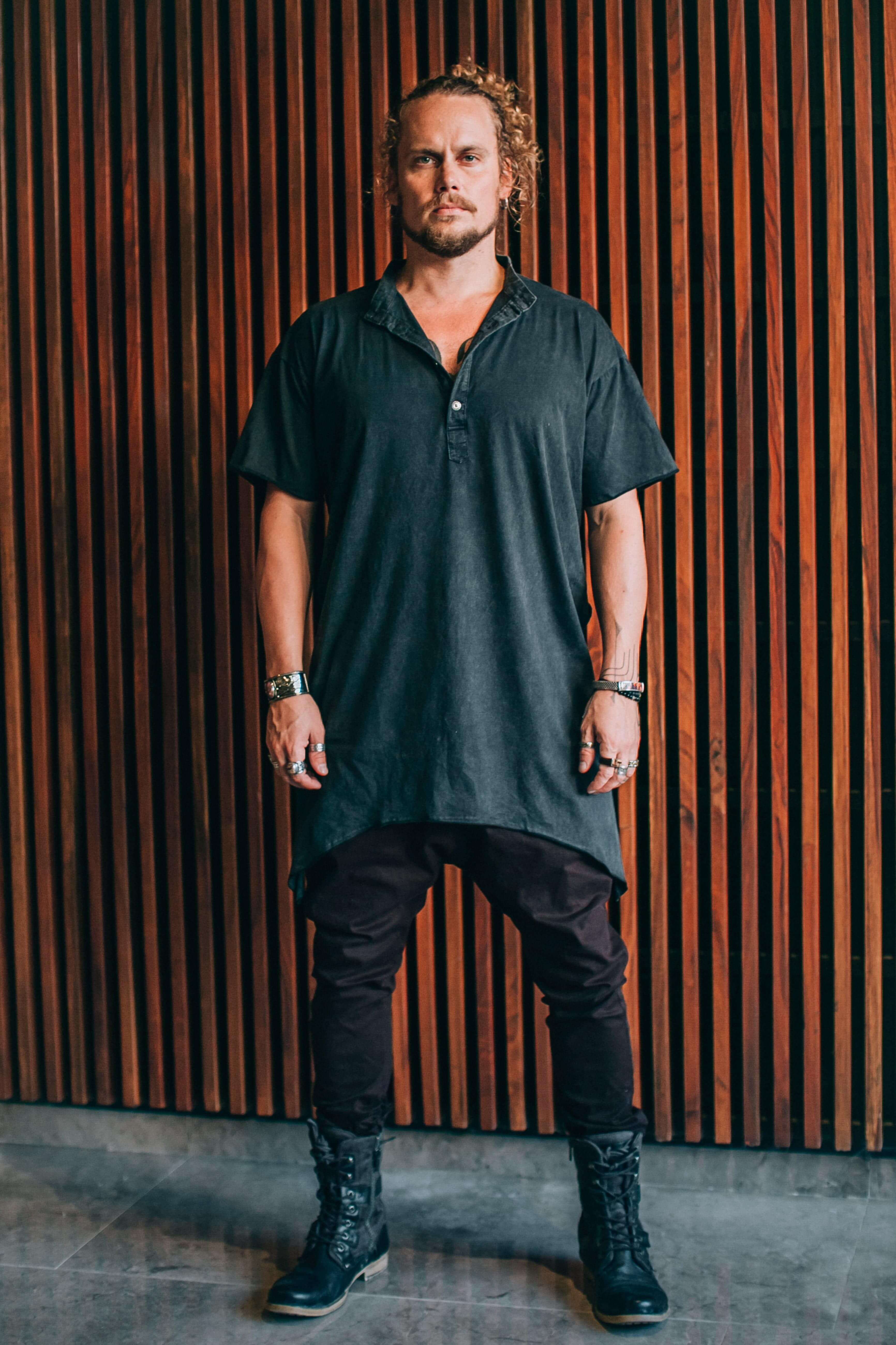 VALO Design Clothing KURTAN - Bamboo oversize tee with top button up and asymmetric side cuts