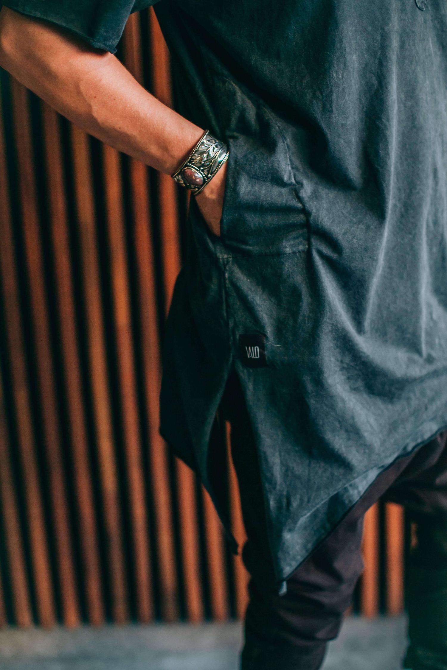 VALO Design Clothing KURTAN - Bamboo oversize tee with top button up and asymmetric side cuts