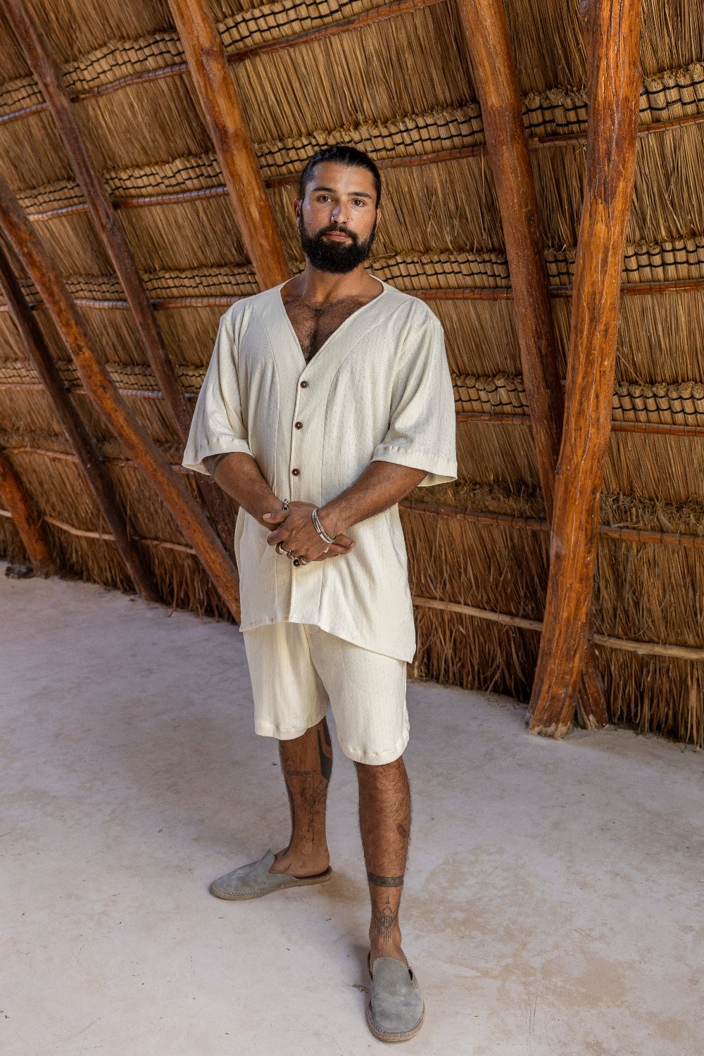 VALO Design Shirt LOMA – Breathable and smooth 100% cotton printed shirt, featuring unique wooden buttons and stylish medium-length sleeves.