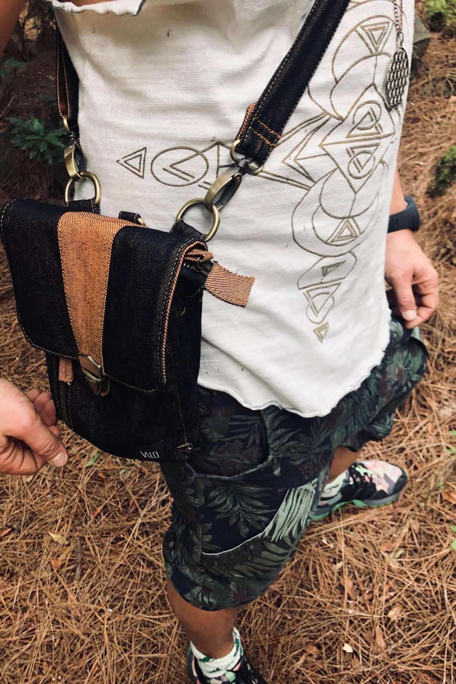 VALO Design Clothing Bag MATKA – A medium-sized shoulder bag with multiple pockets, designed for travelers seeking style and functionality