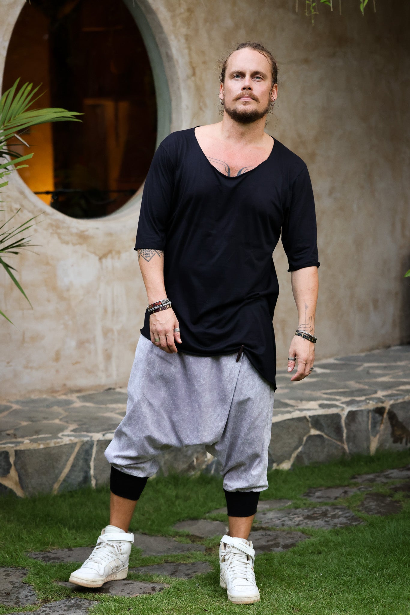 VALO Design Capris NINJA Capris – Ninja-style drop-crotch harem shorts crafted from soft, high-quality 100% cotton twill. The stonewash gives a denim-like look with a softer, more breathable feel.