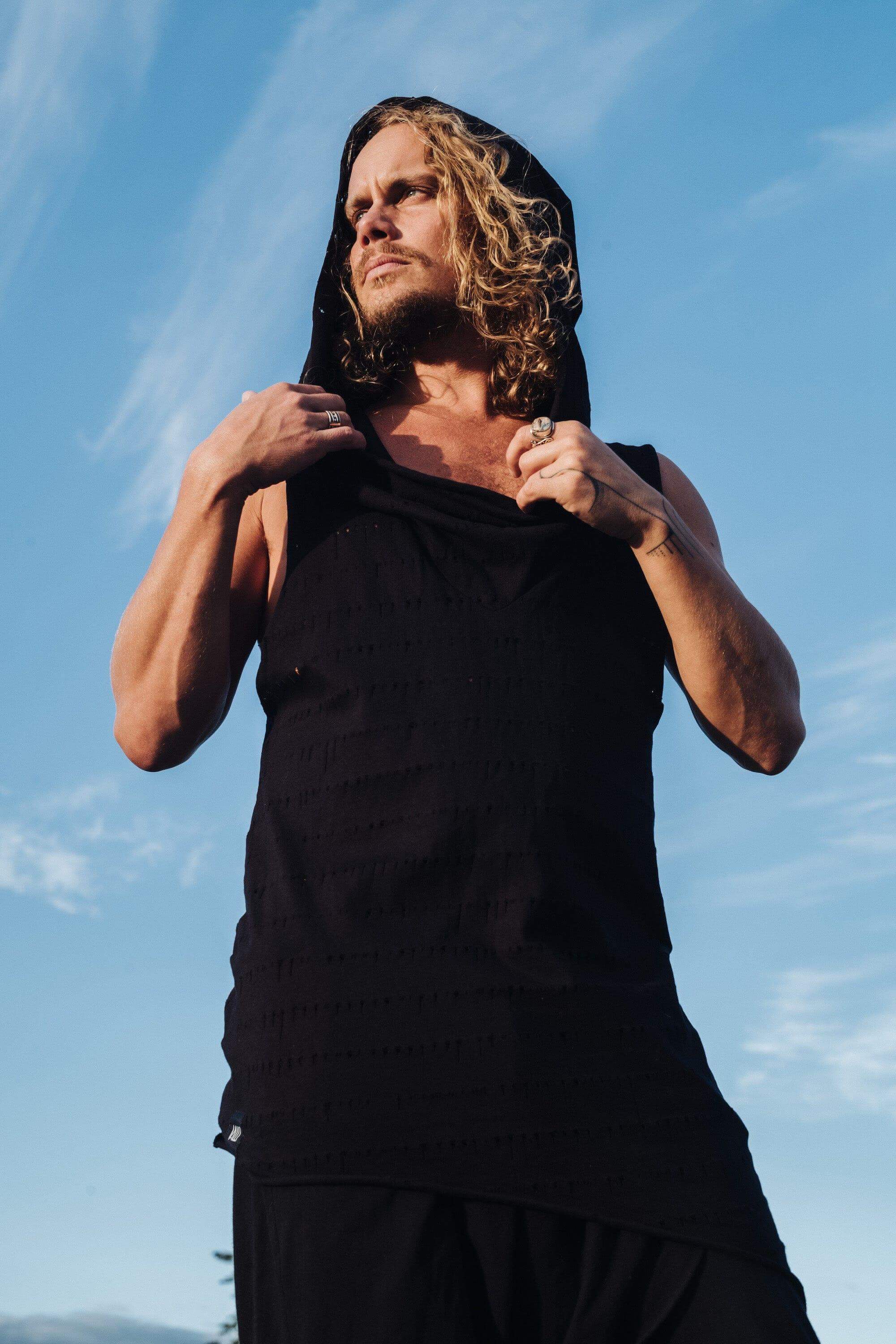 VALO Design Hoodies NOMAD – Light and breathable cowl neck ninja-assassin-style sleeveless hooded tee, crafted from organic cotton