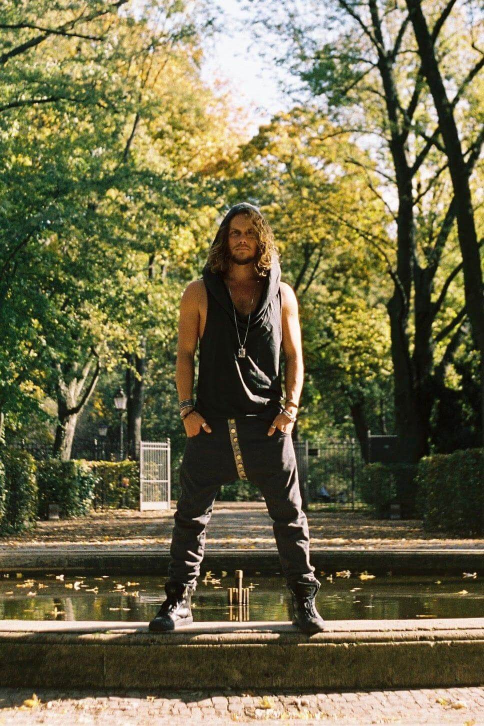 VALO Design Hoodies NOMAD – Light and breathable cowl neck ninja-assassin-style sleeveless hooded tee, crafted from organic cotton