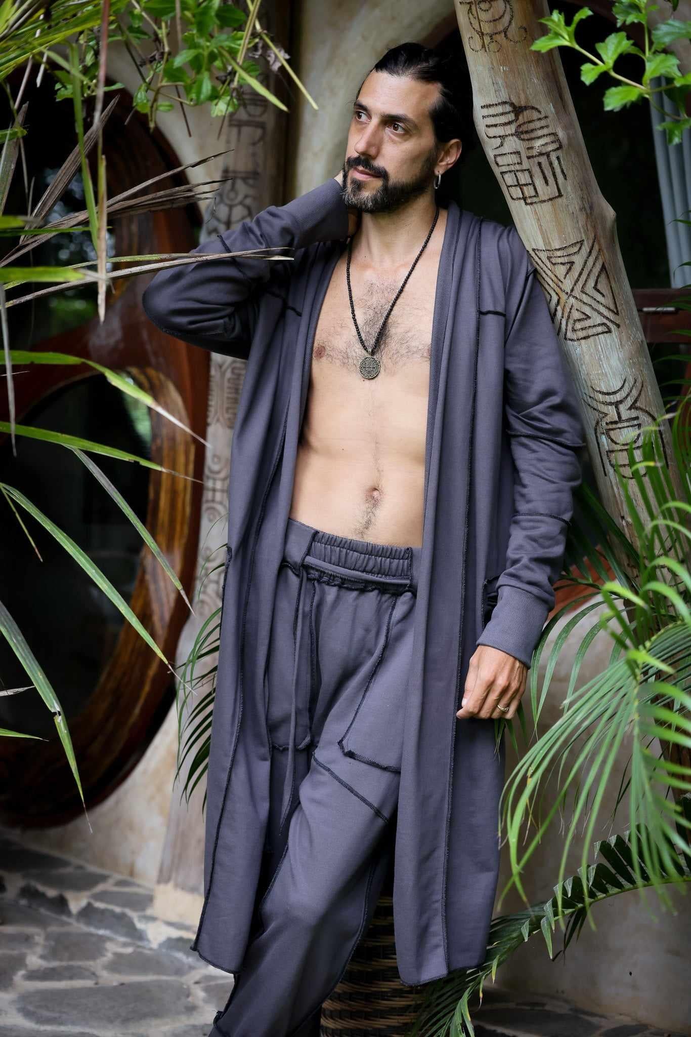 VALO Design Cape NORTHENER – A soft and comfortable long-sleeve hooded cardigan made from high-quality 100% French Terry cotton, featuring overlock stitching for added detail