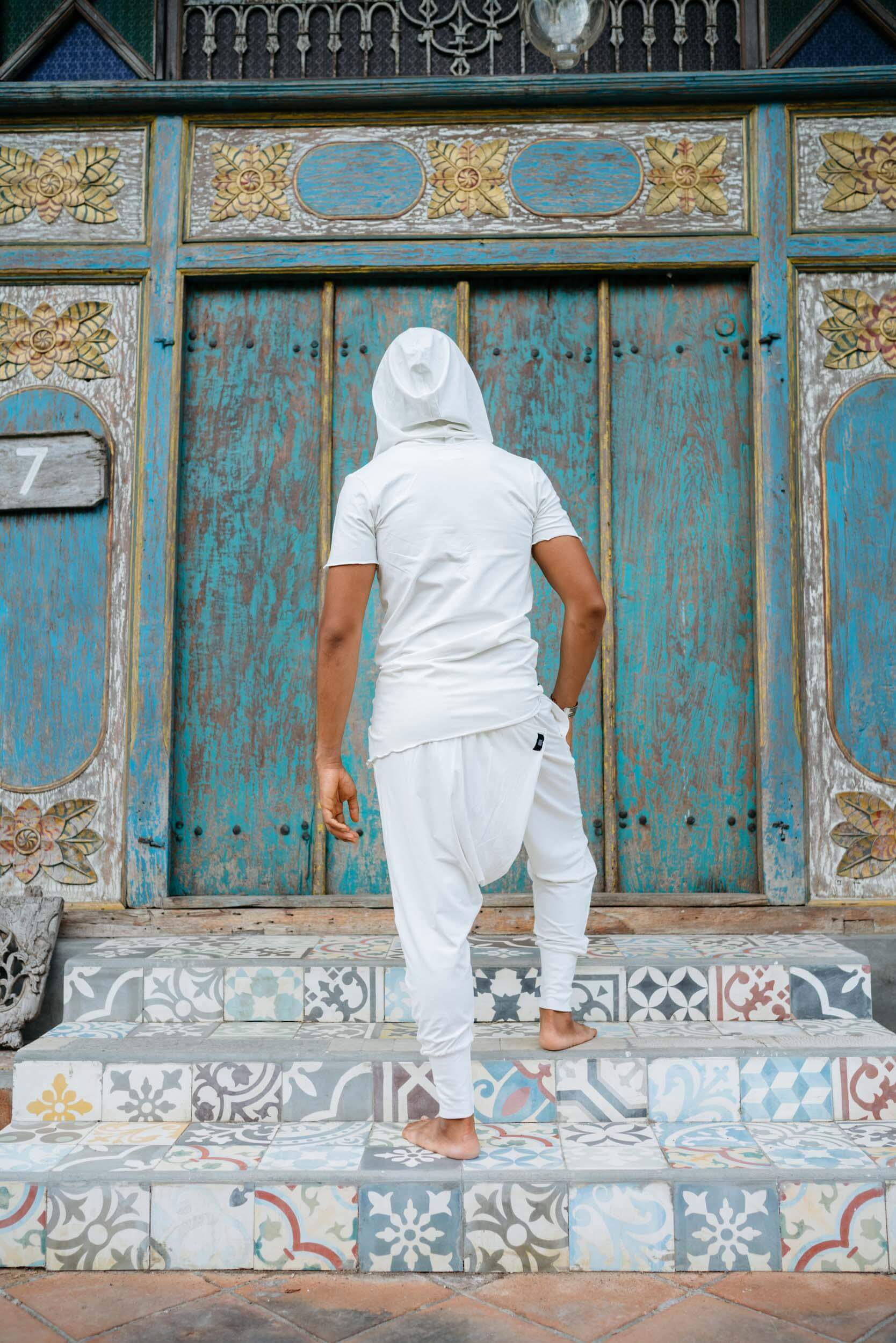 VALO Design RAUHA – A light, breathable, and striking ninja-assassin-style Jedi hooded tee, crafted from ultra-soft, high-quality organic bamboo stretch fabric