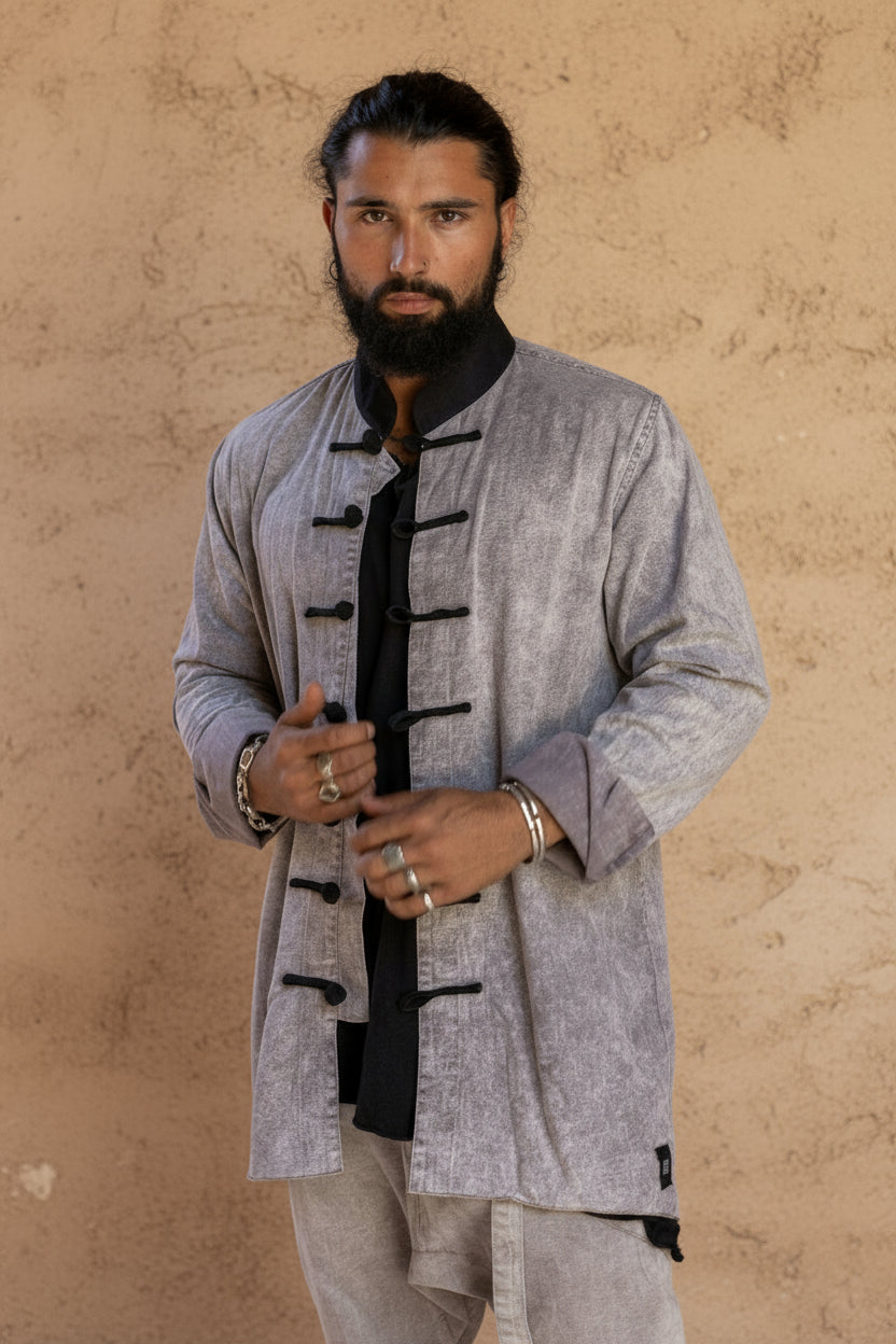 VALO Design Jackets SHAOLIN – Detailed craftsmanship with unique hand-knotted buttons, a timeless oriental boho style. Stonewashed smooth cotton body with convenient pockets for your essentials.