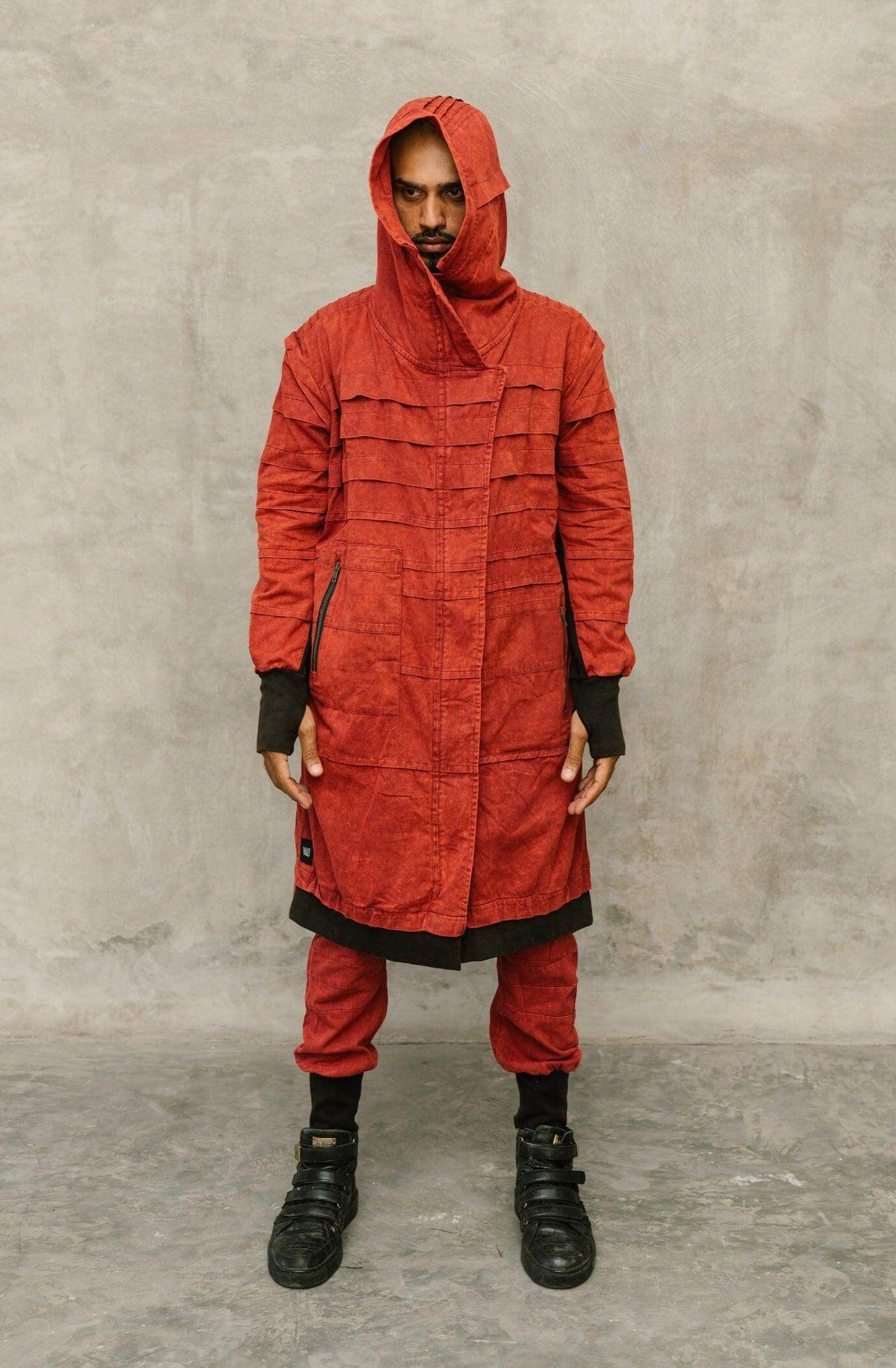 VALO Design Jacket SISU – Crafted from 100% stonewashed cotton for a unique rugged look. Features a large hood, long zipper closure, two zip pockets, and thumbhole sleeves for comfort and functionality.