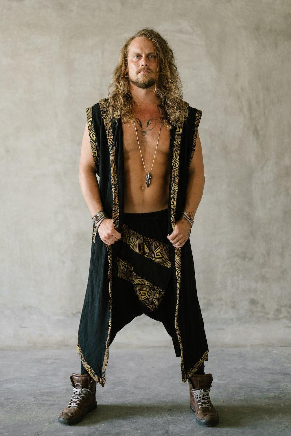 VALO Design Cape TAIKA WARRIOR – A striking hooded cape inspired by the Warrior of Light, crafted from exceptionally resilient and durable fabric.