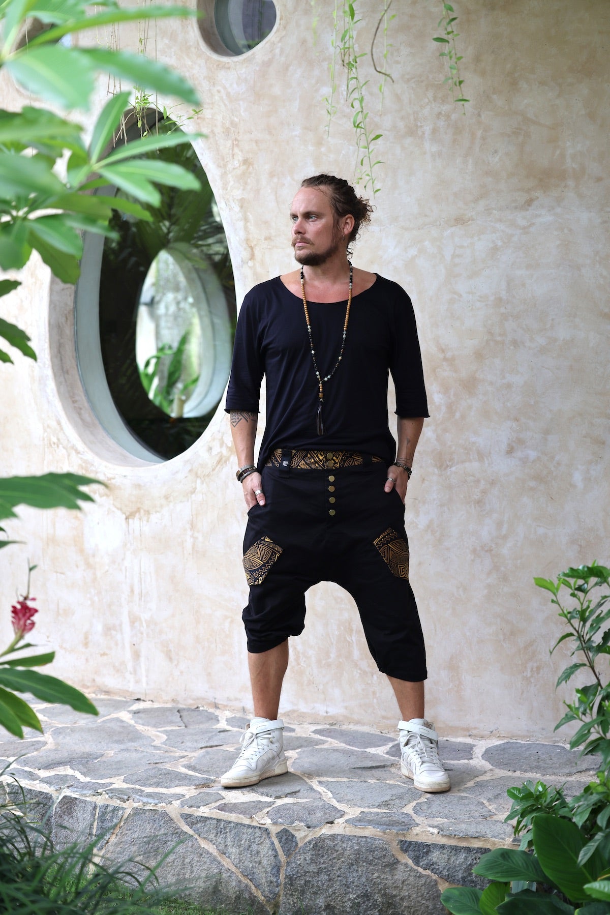 VALO Design Shorts URBAN CAPRI – Stylish capri shorts crafted from 100% cotton twill stretch, offering a comfortable fit with the look of denim-style fabric