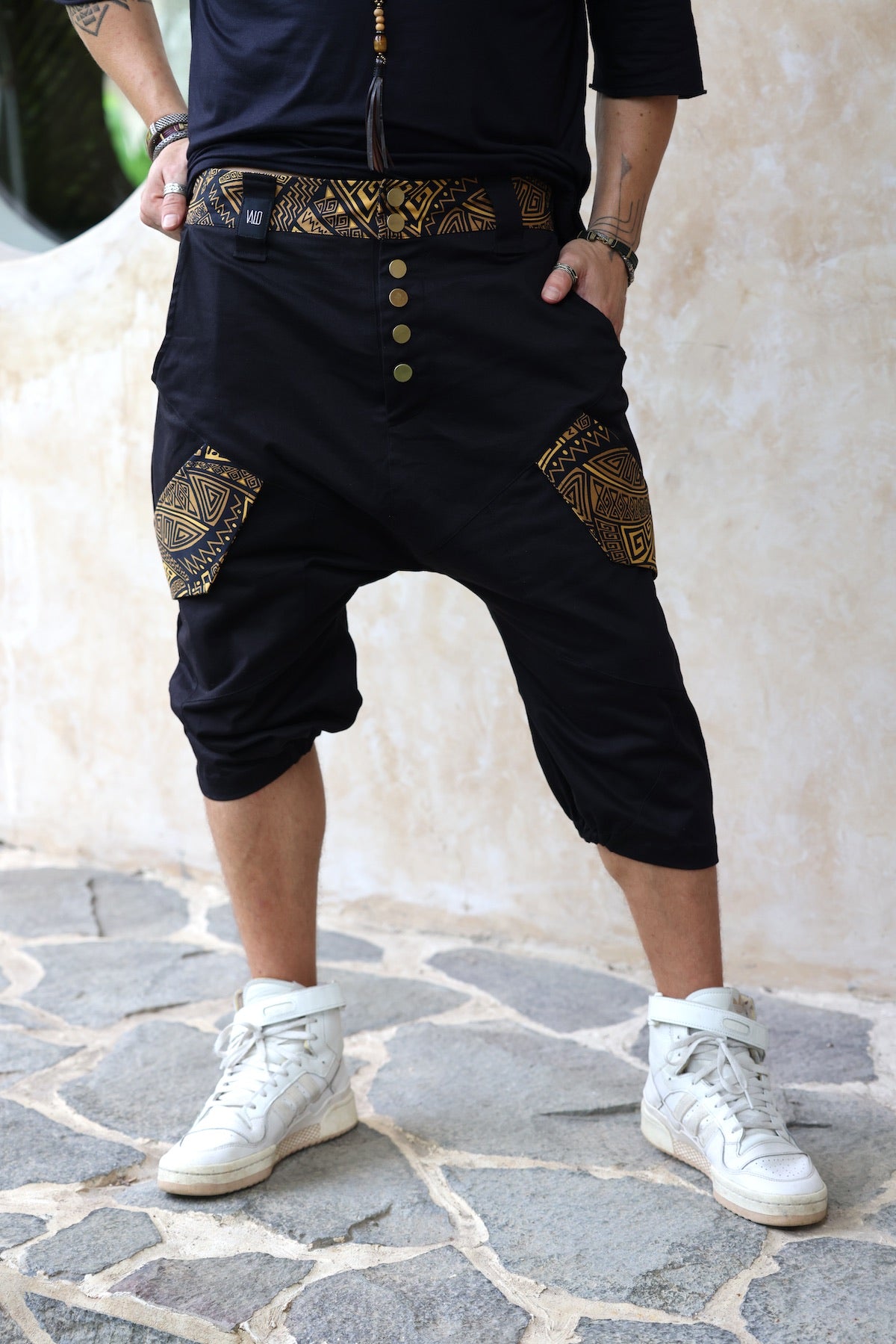 VALO Design Shorts URBAN CAPRI – Stylish capri shorts crafted from 100% cotton twill stretch, offering a comfortable fit with the look of denim-style fabric