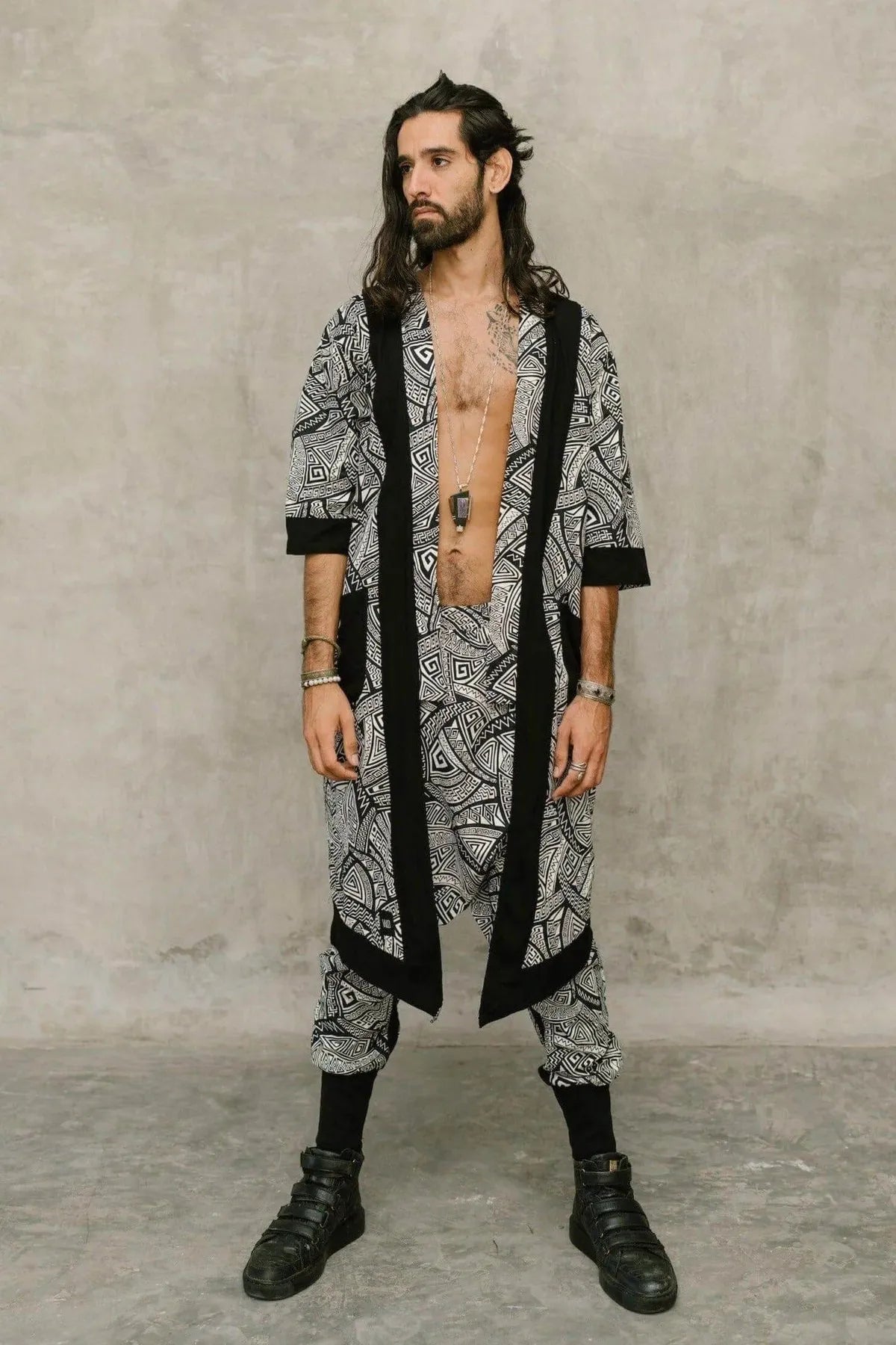 Valo Spirit Outfit Black and White Tribal