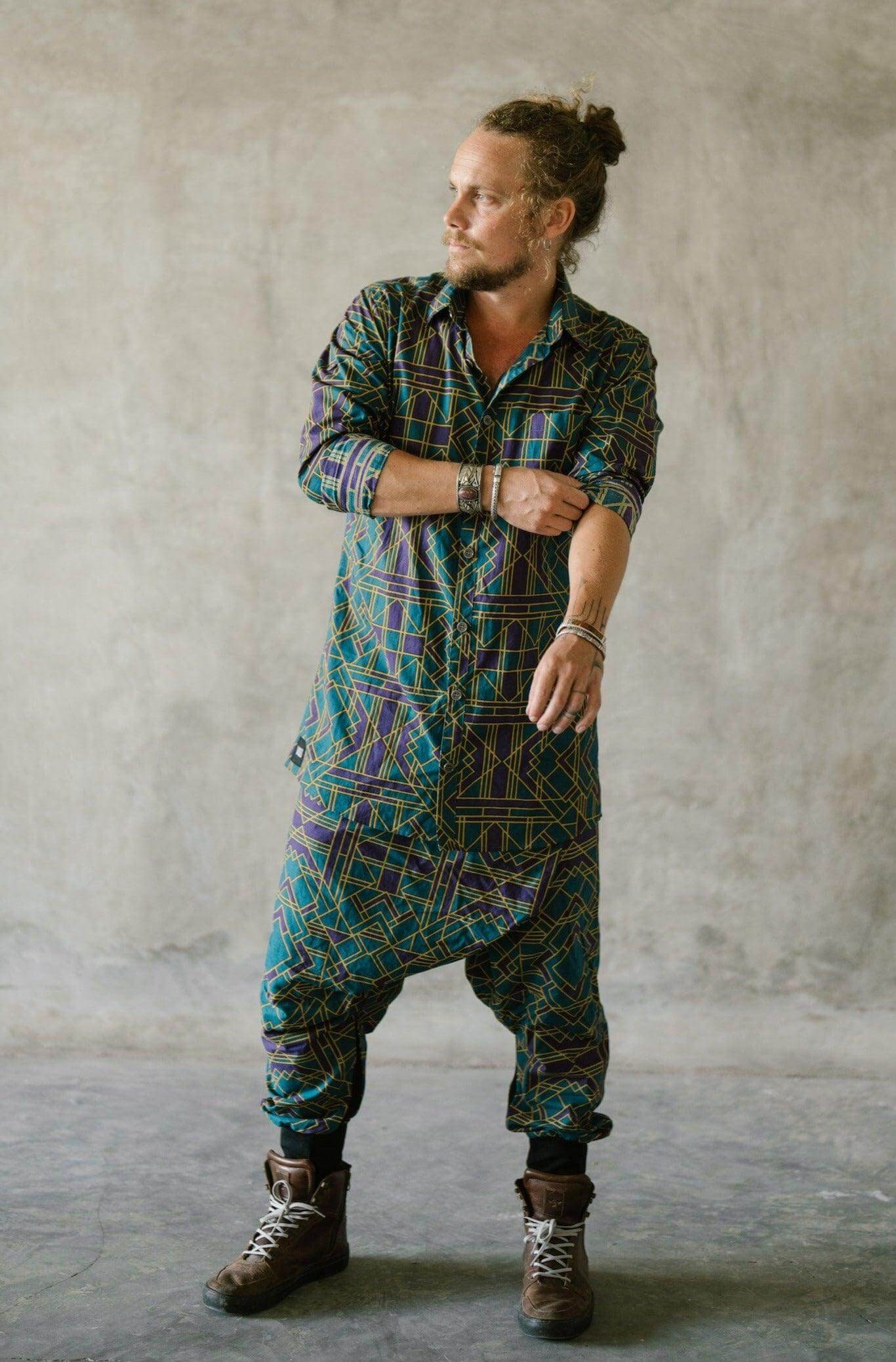 VALO Design Clothing Shirts VALO SPIRIT PANTAI Green Geometric - A classic slim fit button up shirt with unique print