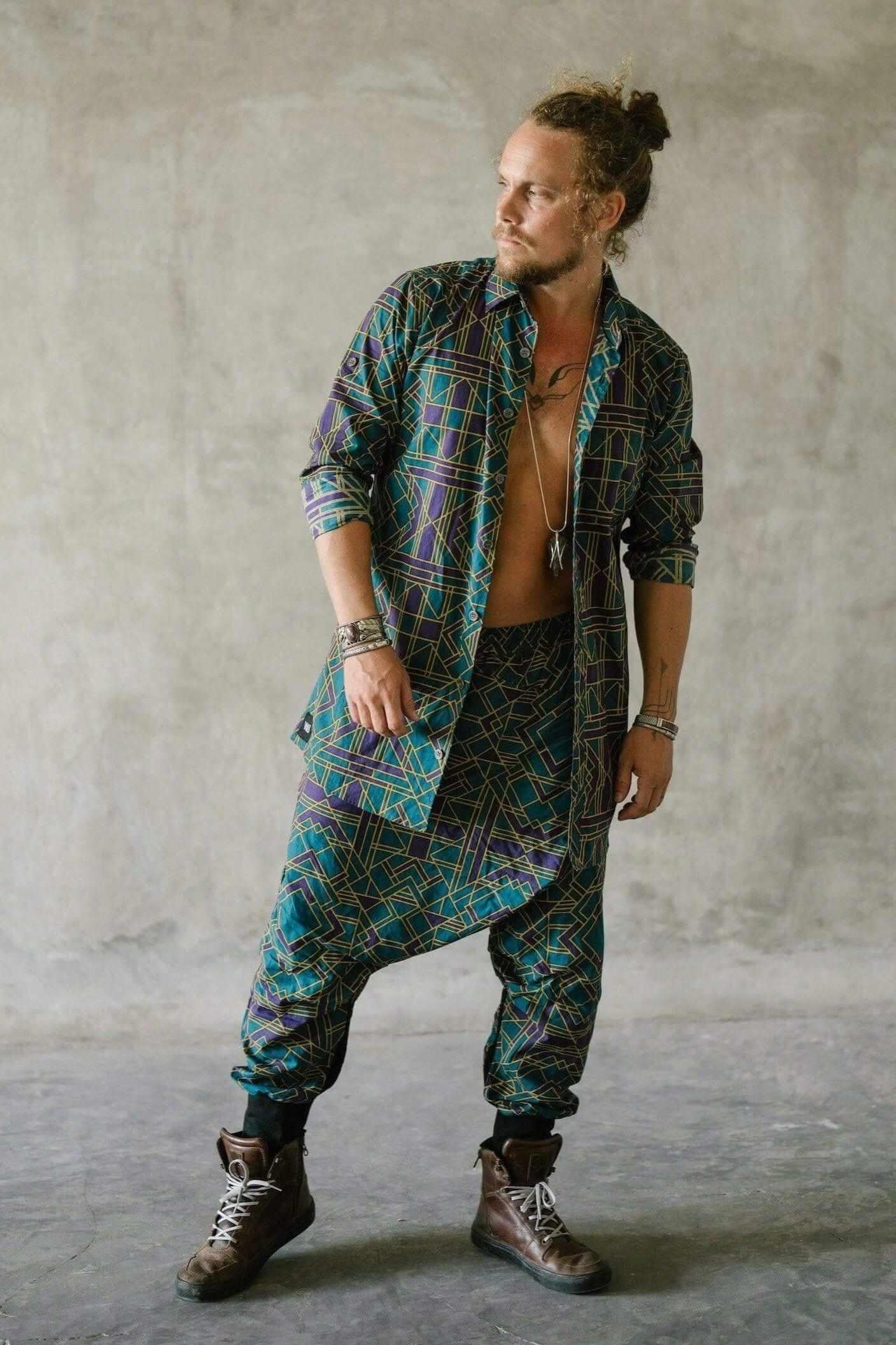 VALO Design Clothing Shirts VALO SPIRIT PANTAI Green Geometric - A classic slim fit button up shirt with unique print